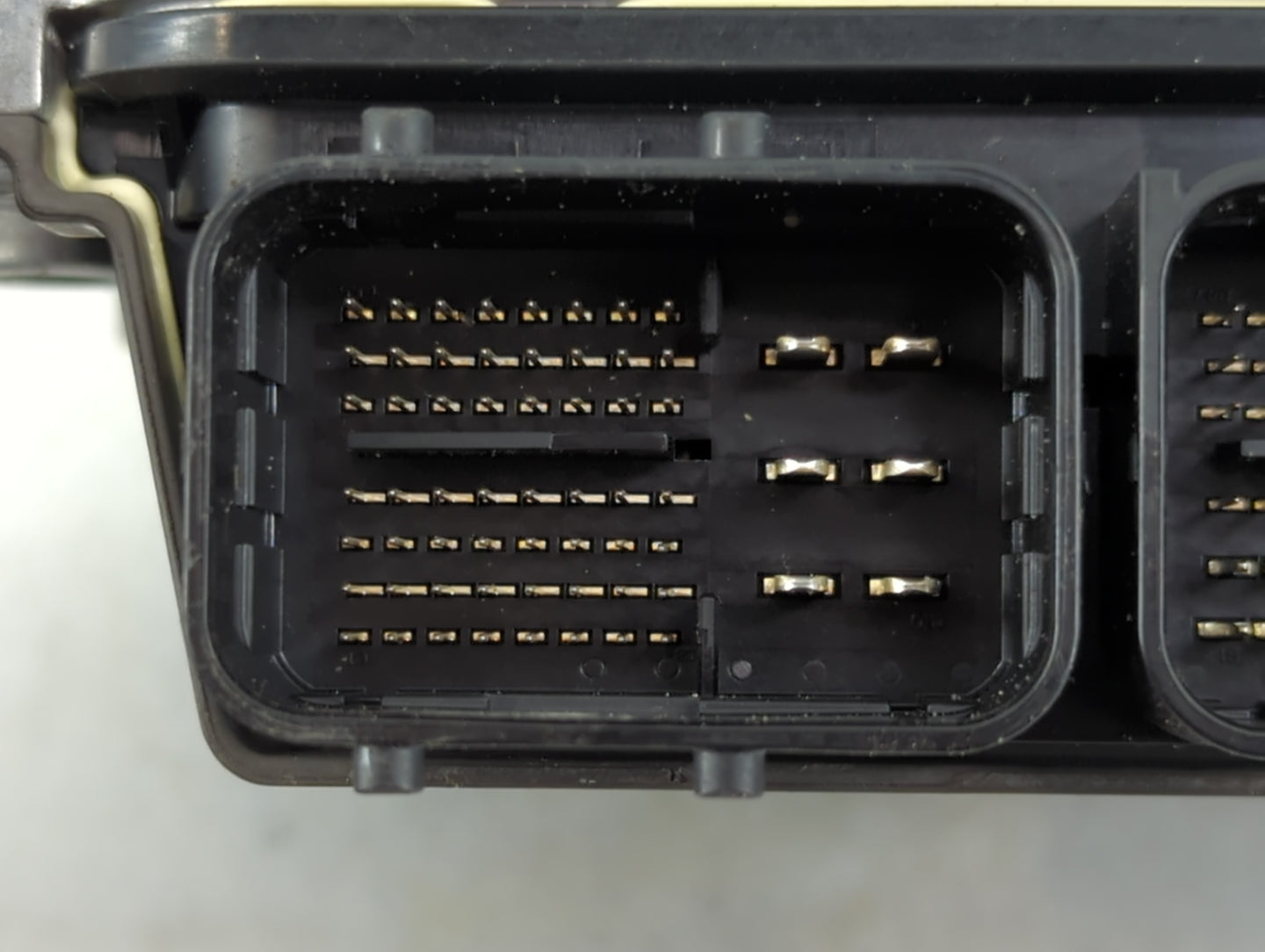 2022 Volvo V60 PCM Engine Control Computer ECU ECM PCU OEM P/N:31459638 Fits OEM Used Auto Parts - Oemusedautoparts1.com