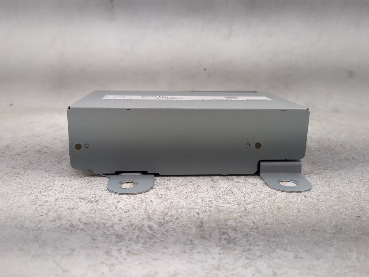 2022 Volvo Volvo V90 Radio AM FM Cd Player Receiver Replacement P/N:82131AL01A EUV9SR044DB Fits Fits 2019 2020 2021 OEM Used