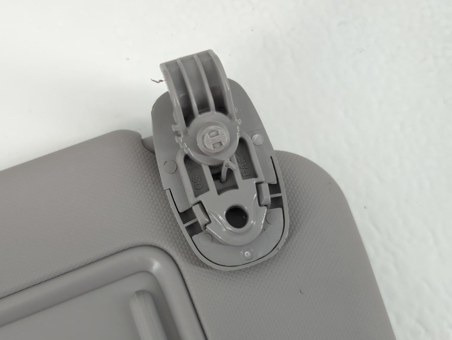 2022 Hyundai Kona Sun Visor Shade Replacement Passenger Right Mirror Fits OEM Used Auto Parts - Oemusedautoparts1.com