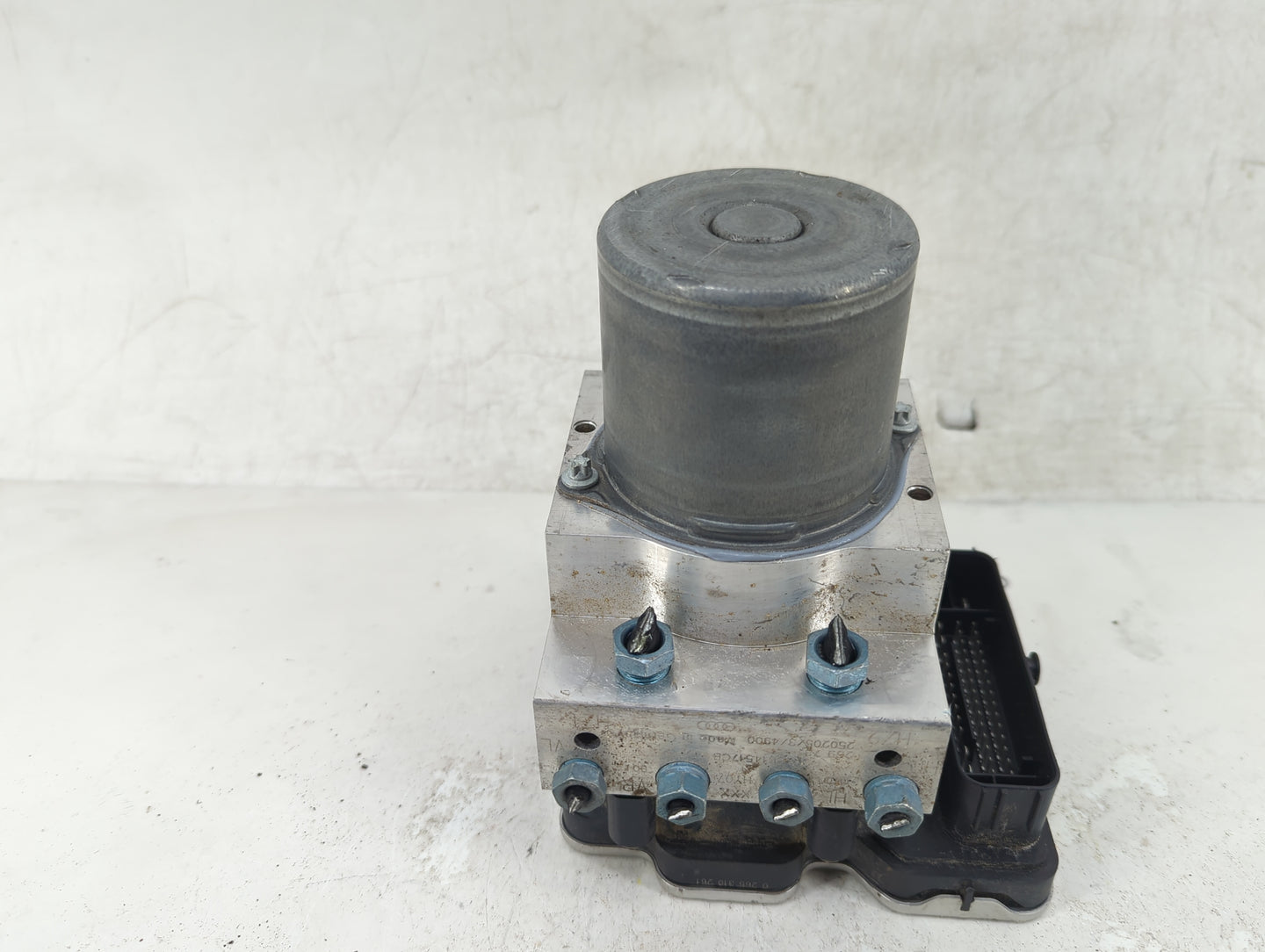 2020-2022 Audi Q7 ABS Pump Control Module Replacement P/N:4M6907379 Fits Fits 2020 2021 2022 OEM Used Auto Parts - Oemusedau