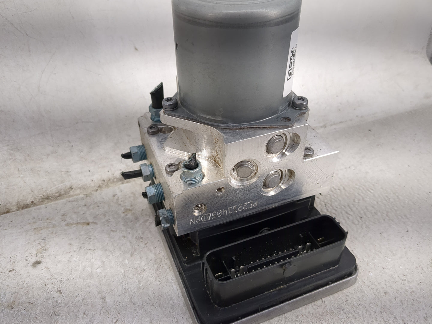2023 Bmw X3 ABS Pump Control Module Replacement P/N:5A5F9F4 01 Fits OEM Used Auto Parts - Oemusedautoparts1.com