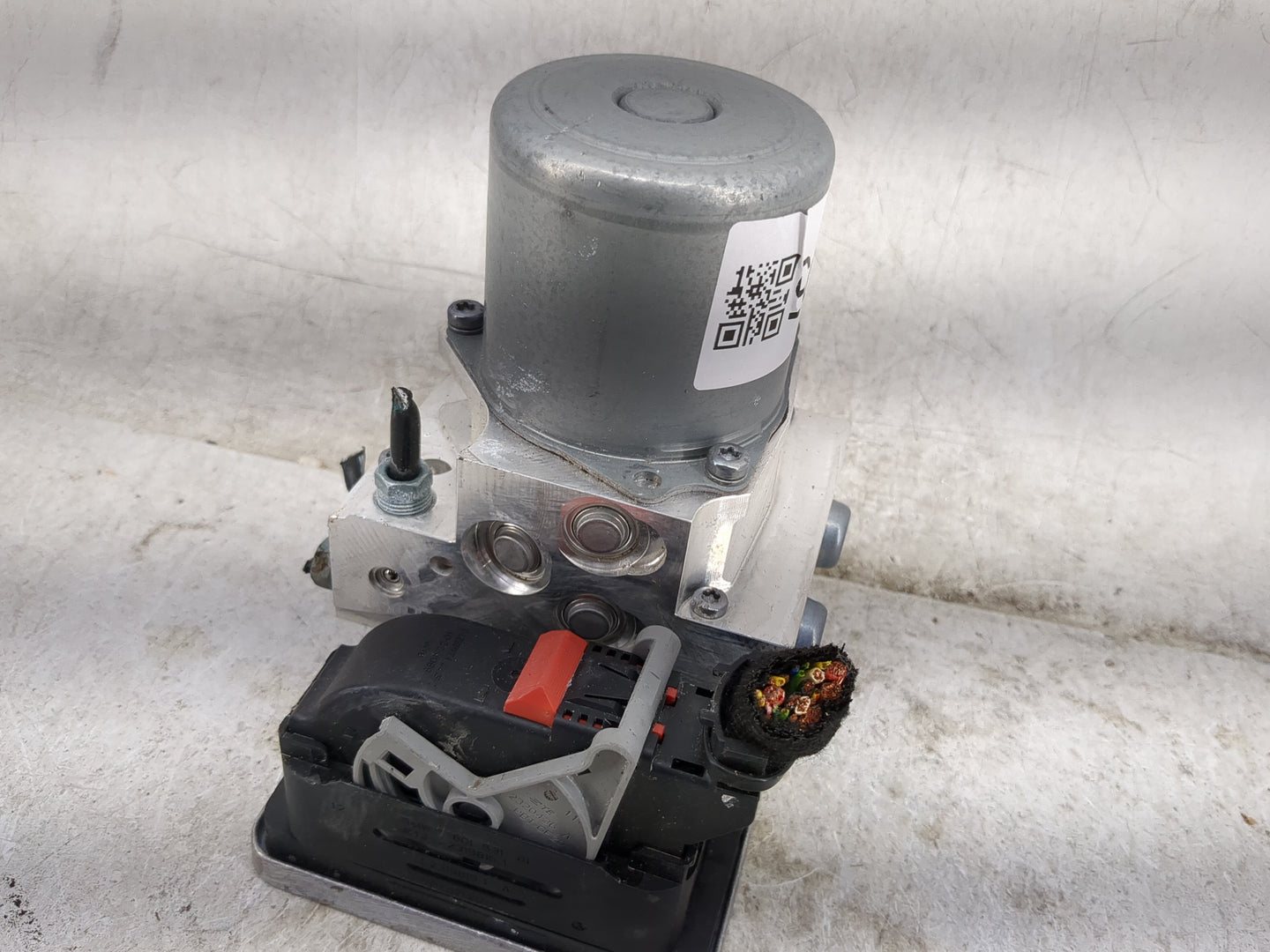2023 Bmw X3 ABS Pump Control Module Replacement P/N:5A5F9F4 01 Fits OEM Used Auto Parts - Oemusedautoparts1.com