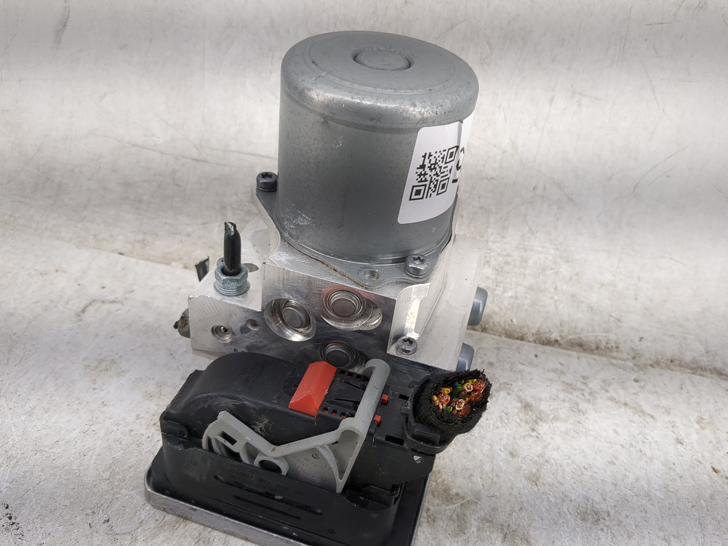 2023 Bmw X3 ABS Pump Control Module Replacement P/N:5A5F9F4 01 Fits OEM Used Auto Parts - Oemusedautoparts1.com