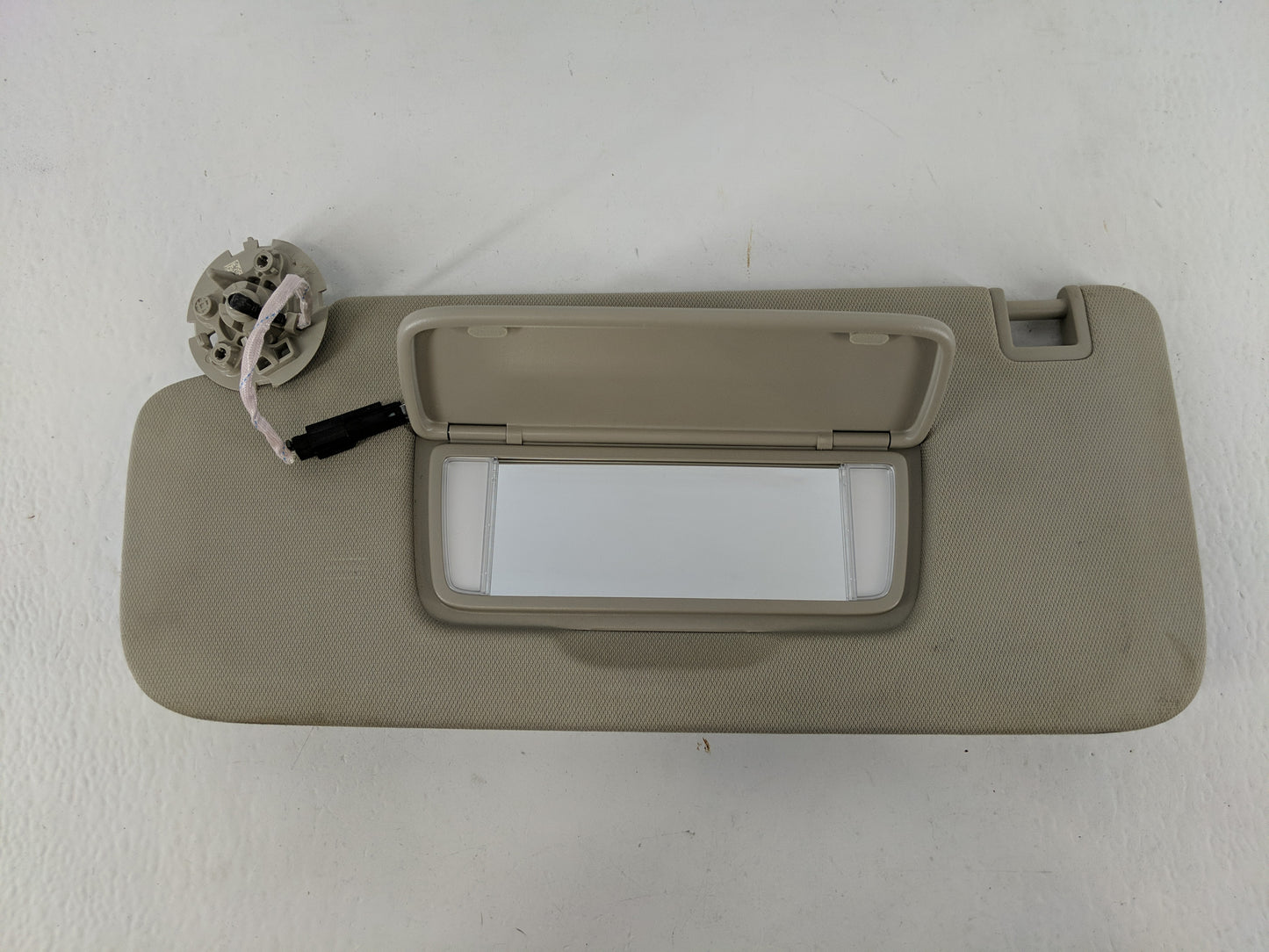 2020-2021 Buick Encore Sun Visor Shade Replacement Driver Left Mirror Fits Fits 2020 2021 OEM Used Auto Parts - Oemusedautop