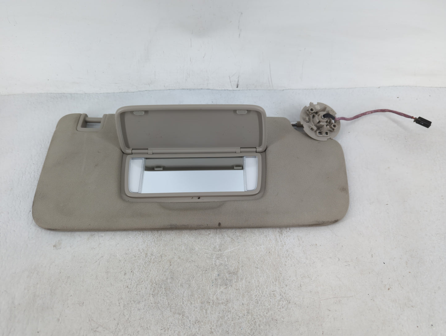 2020-2021 Buick Encore Sun Visor Shade Replacement Passenger Right Mirror Fits Fits 2020 2021 OEM Used Auto Parts - Oemuseda