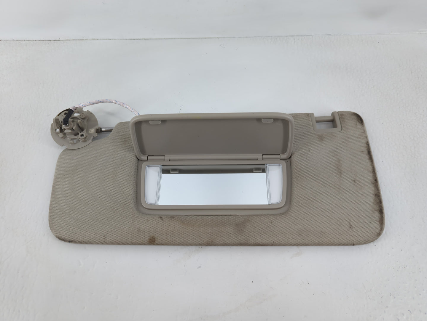 2020-2021 Buick Encore Sun Visor Shade Replacement Passenger Right Mirror Fits Fits 2020 2021 OEM Used Auto Parts - Oemuseda