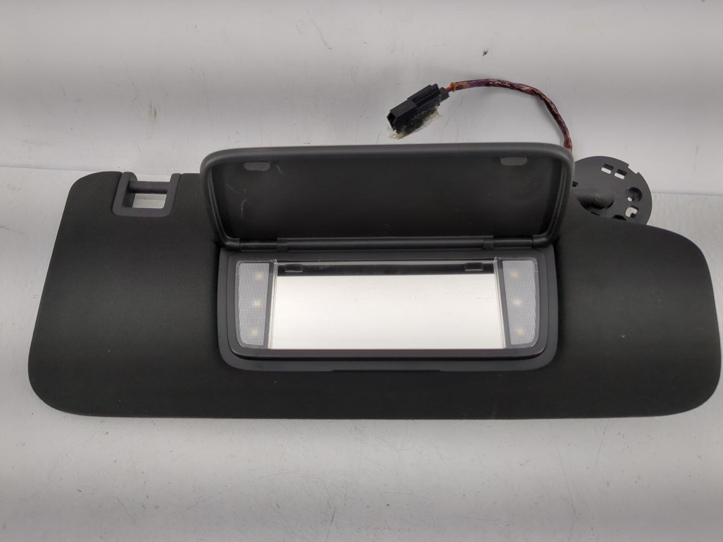 2020 Cadillac Ct5 Sun Visor Shade Replacement Passenger Right Mirror Fits OEM Used Auto Parts - Oemusedautoparts1.com