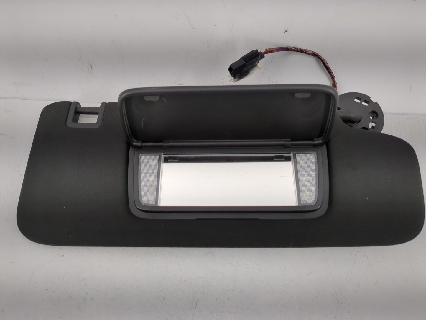 2020 Cadillac Ct5 Sun Visor Shade Replacement Passenger Right Mirror Fits OEM Used Auto Parts - Oemusedautoparts1.com