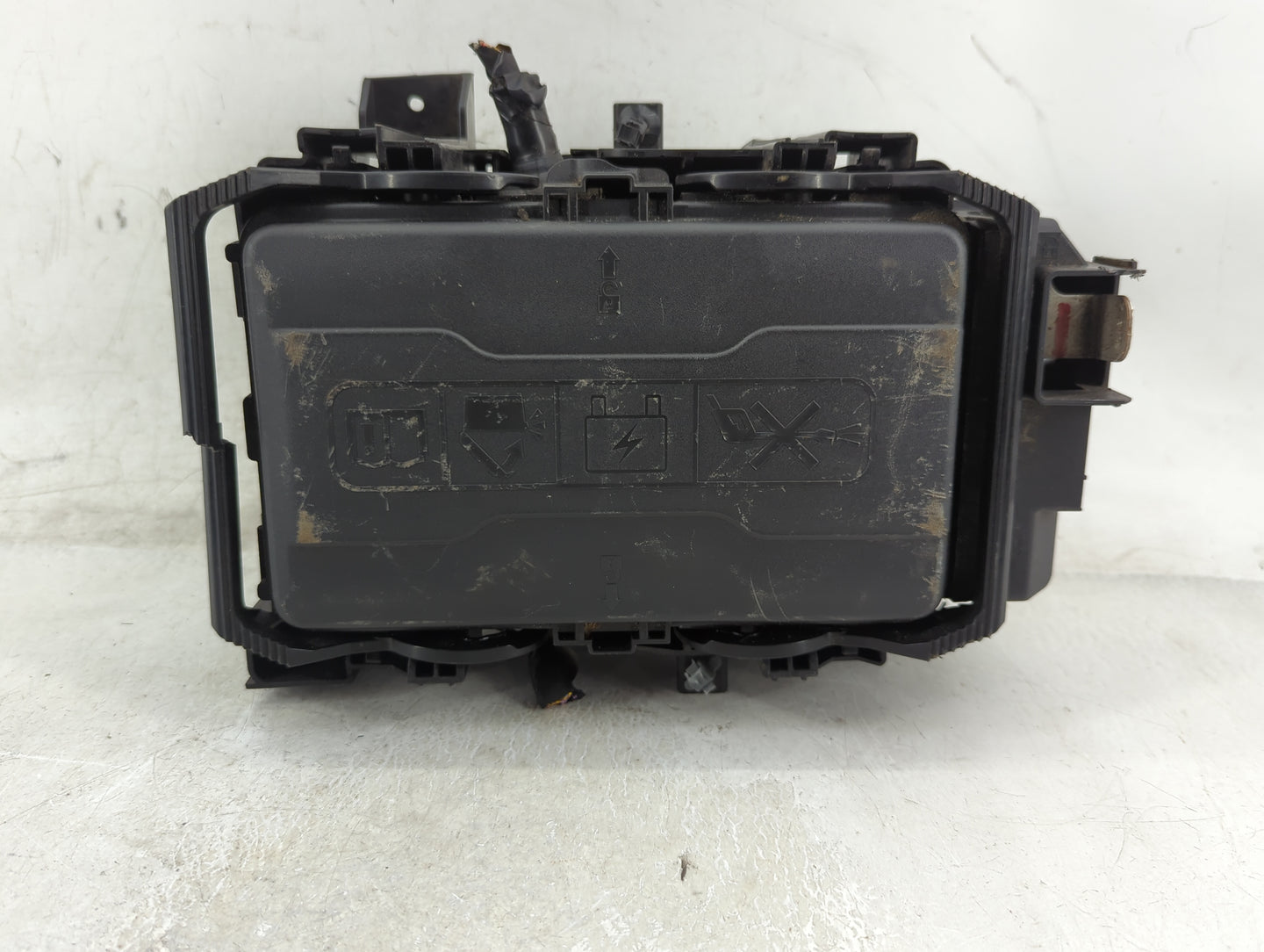 2023 Cadillac Xt4 Fusebox Fuse Box Panel Relay Module Fits OEM Used Auto Parts - Oemusedautoparts1.com