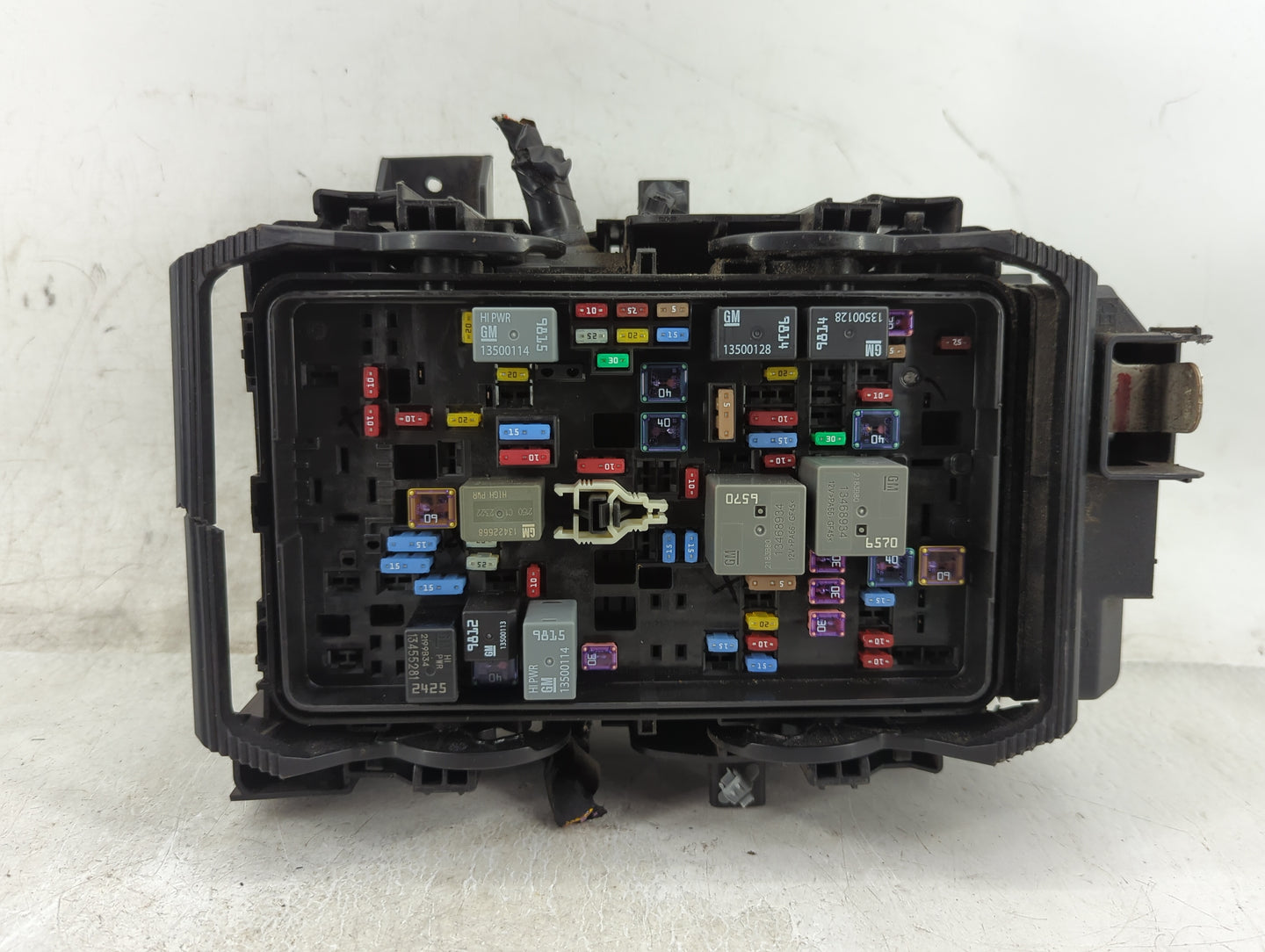 2023 Cadillac Xt4 Fusebox Fuse Box Panel Relay Module Fits OEM Used Auto Parts - Oemusedautoparts1.com