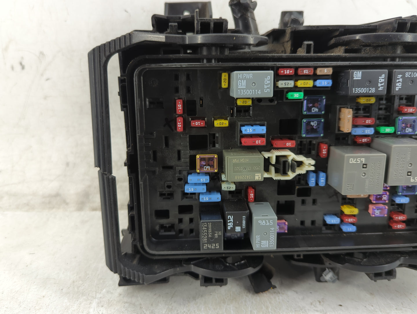 2023 Cadillac Xt4 Fusebox Fuse Box Panel Relay Module Fits OEM Used Auto Parts - Oemusedautoparts1.com