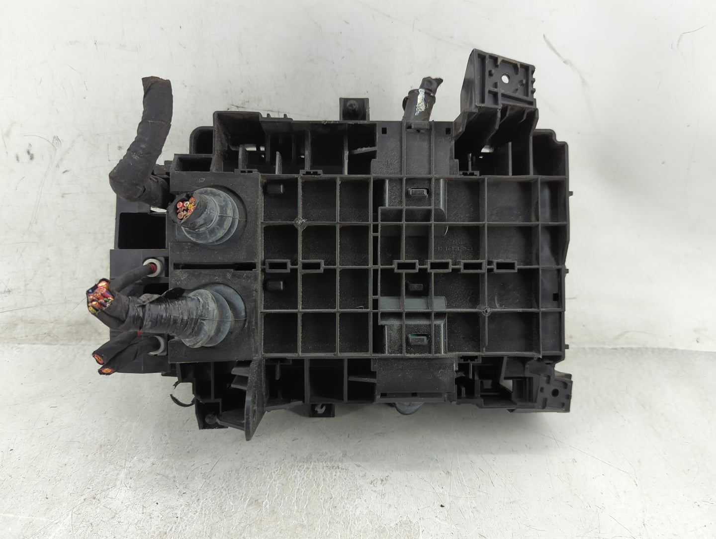 2023 Cadillac Xt4 Fusebox Fuse Box Panel Relay Module Fits OEM Used Auto Parts - Oemusedautoparts1.com