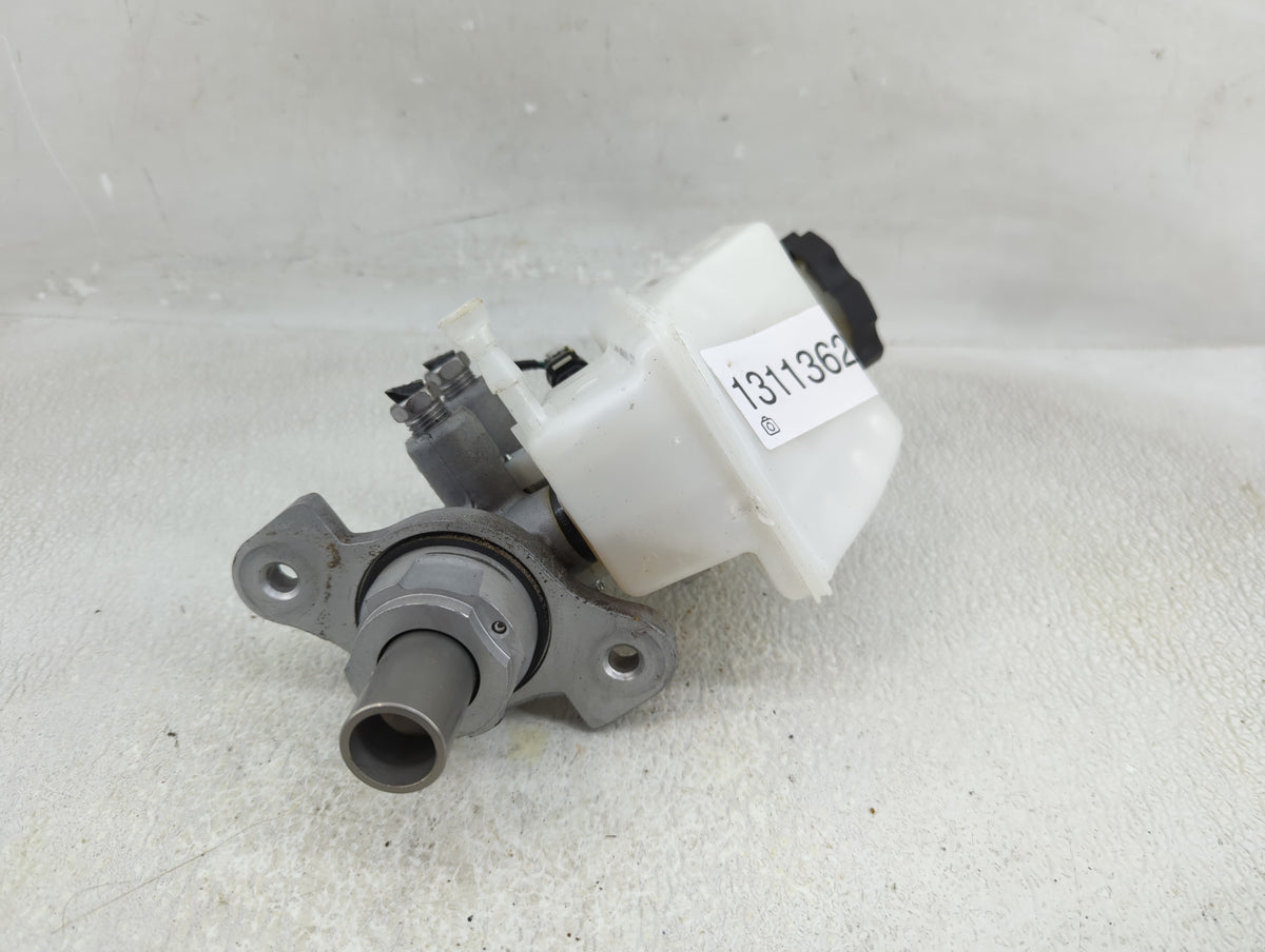 2021-2021 Chevrolet Camaro Brake Master Cylinder 1311362 - Oemusedautoparts1.com
