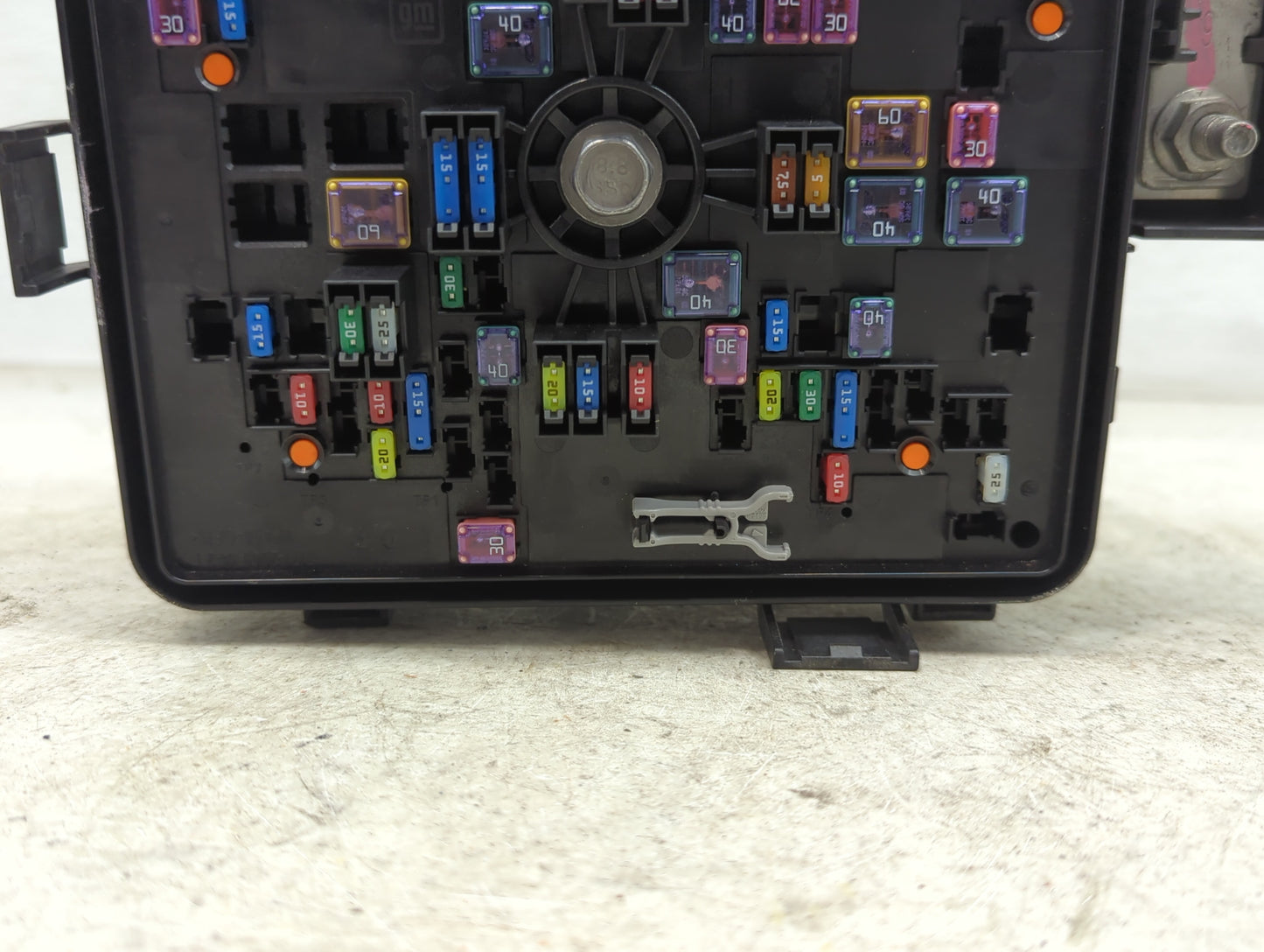 2023 Chevrolet Colorado Fusebox Fuse Box Panel Relay Module P/N:85620630 23318012, 812914718 Fits OEM Used Auto Parts - Oemu