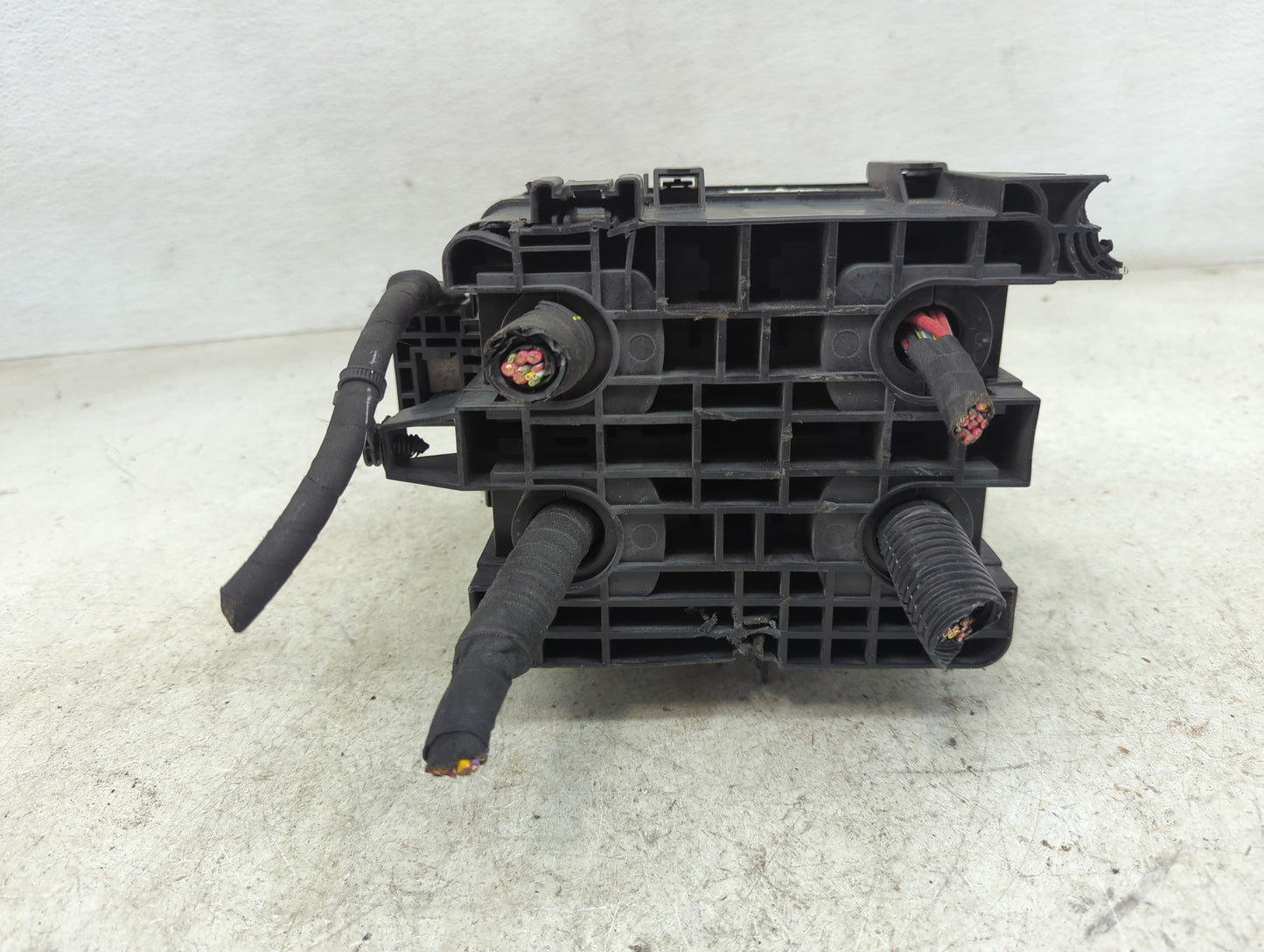 2023 Chevrolet Colorado Fusebox Fuse Box Panel Relay Module P/N:85620630 23318012, 812914718 Fits OEM Used Auto Parts - Oemu