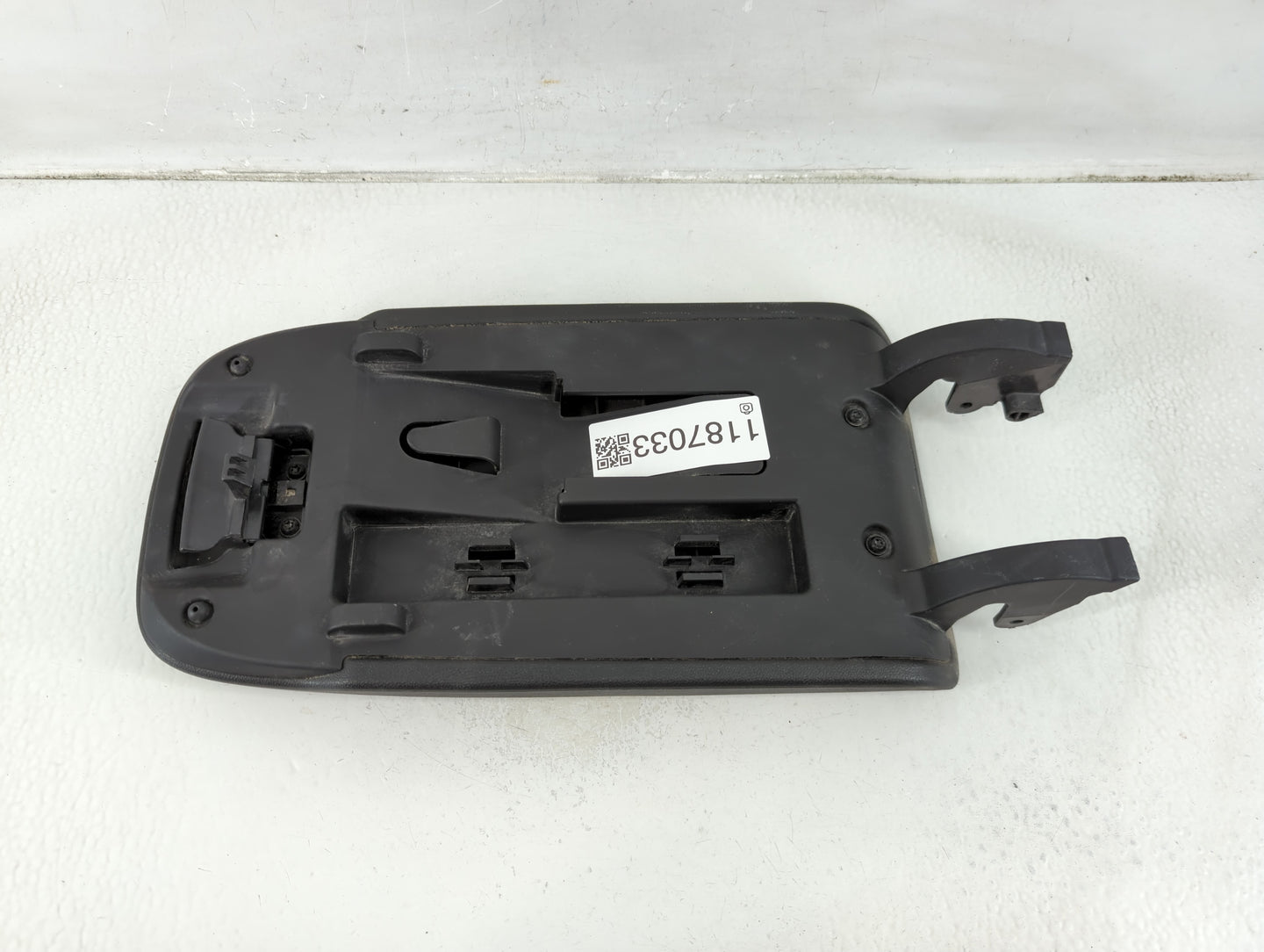 2018-2022 Chevrolet Equinox Center Console Armrest Cover Lid Fits Fits 2018 2019 2020 2021 2022 OEM Used Auto Parts - Oemuse