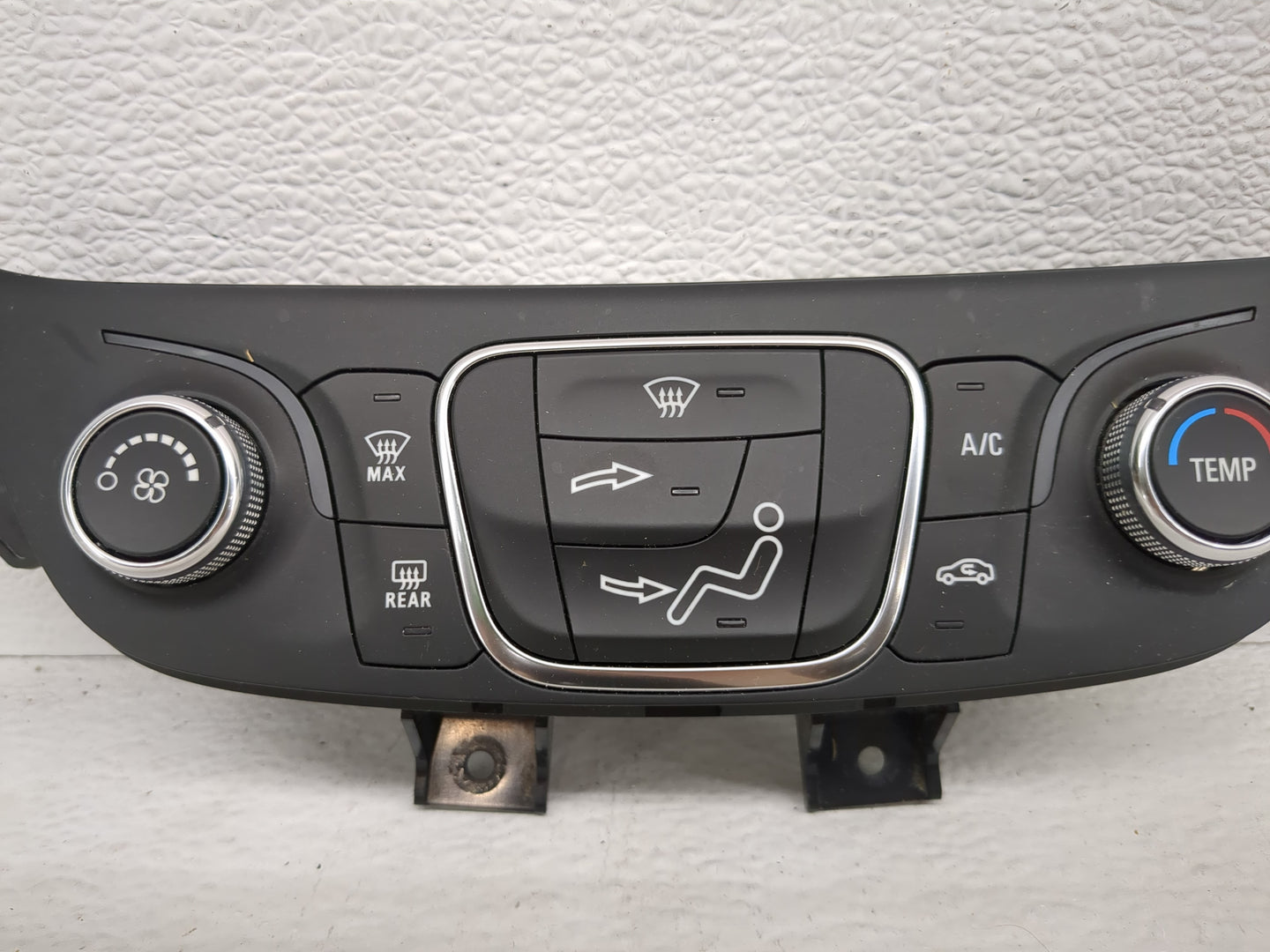 2023 Chevrolet Equinox Climate Control Module Temperature AC/Heater Replacement P/N:84422503 Fits OEM Used Auto Parts - Oemu