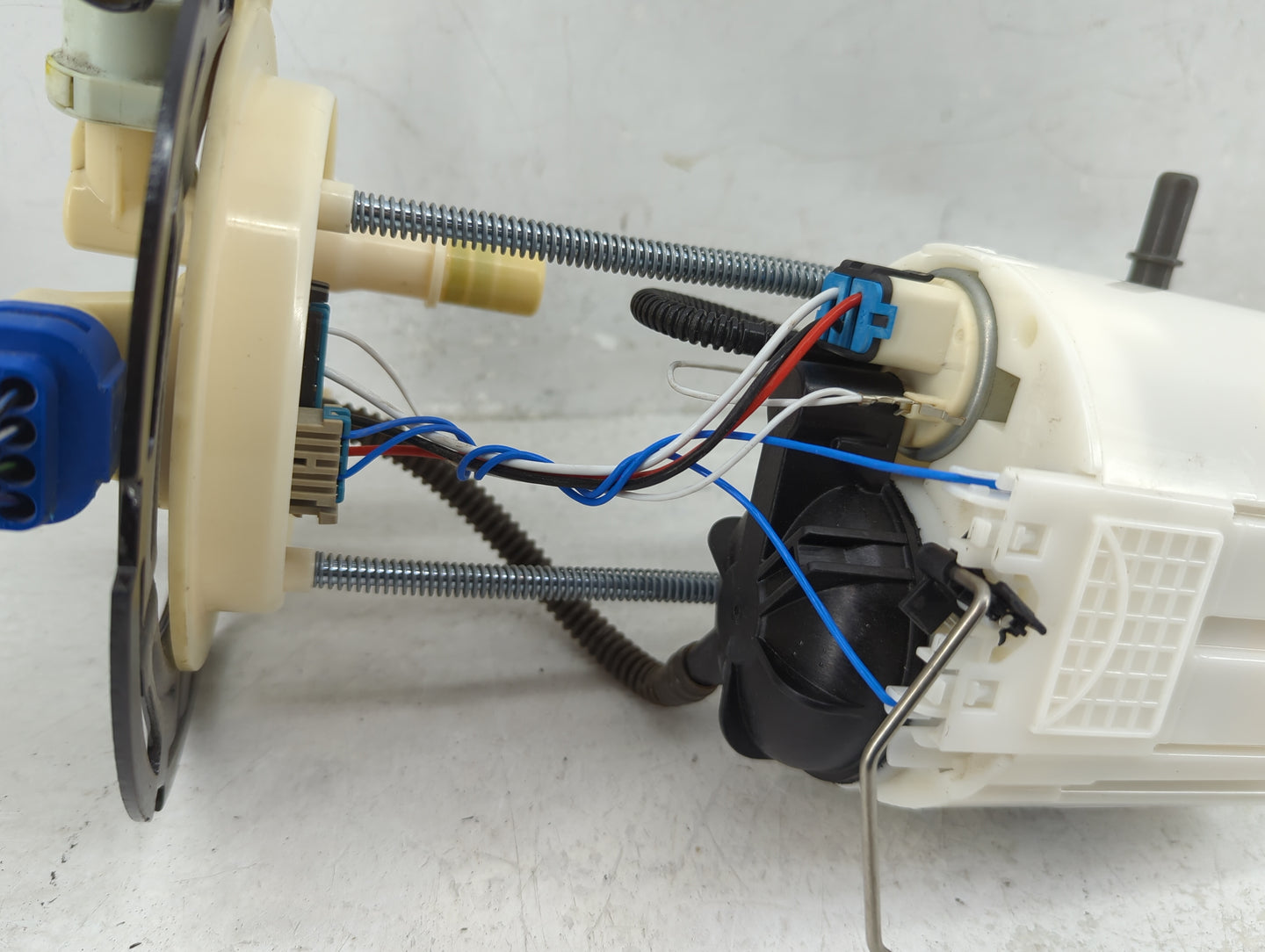 2020-2022 Chevrolet Equinox Electrical Gas Fuel Pump Assembly - Oemusedautoparts1.com