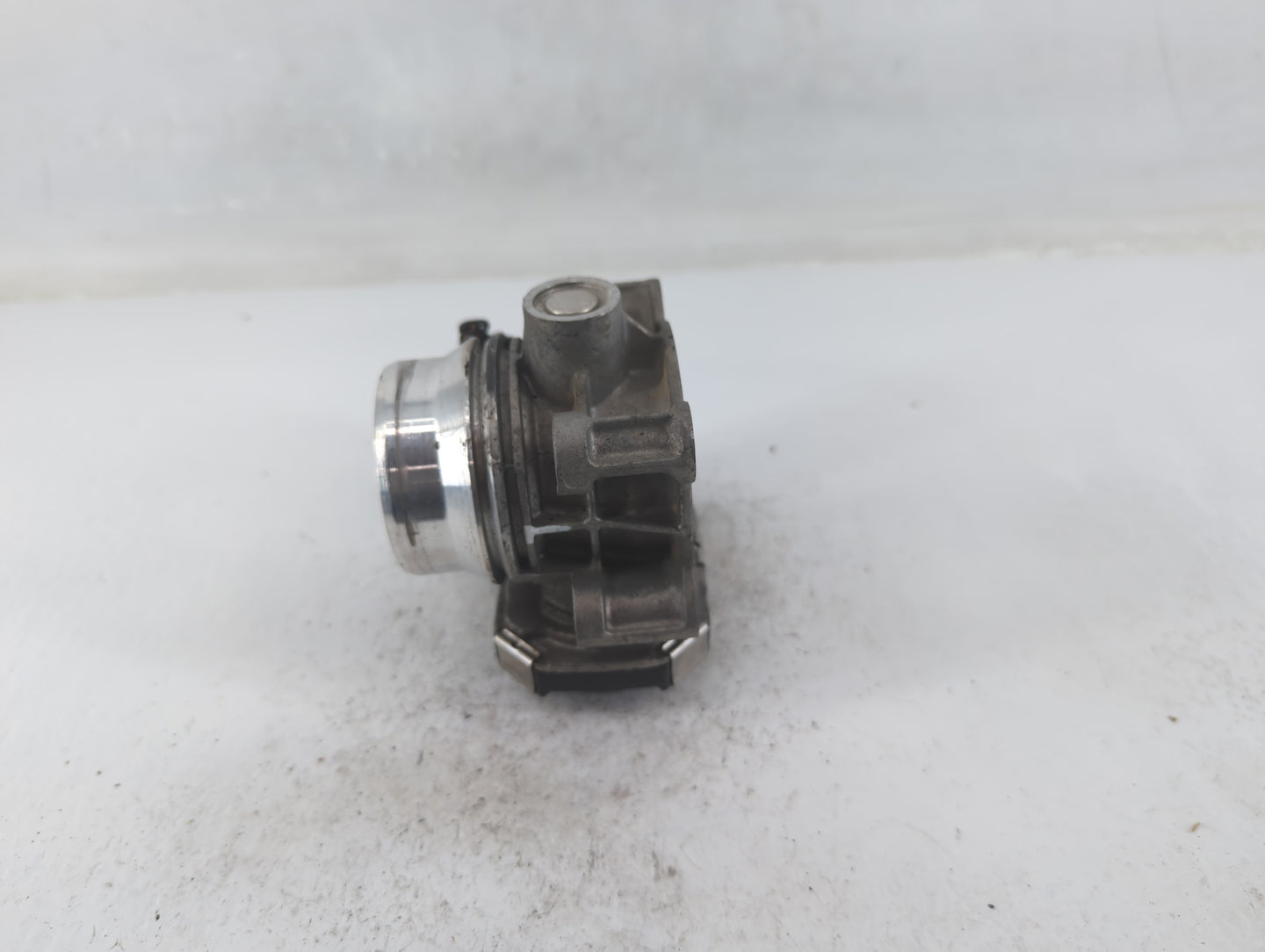 2018-2022 Chevrolet Equinox Throttle Body P/N:22328B187512708890P00 Fits Fits 2016 2017 2018 2019 2020 2021 2022 OEM Used Au