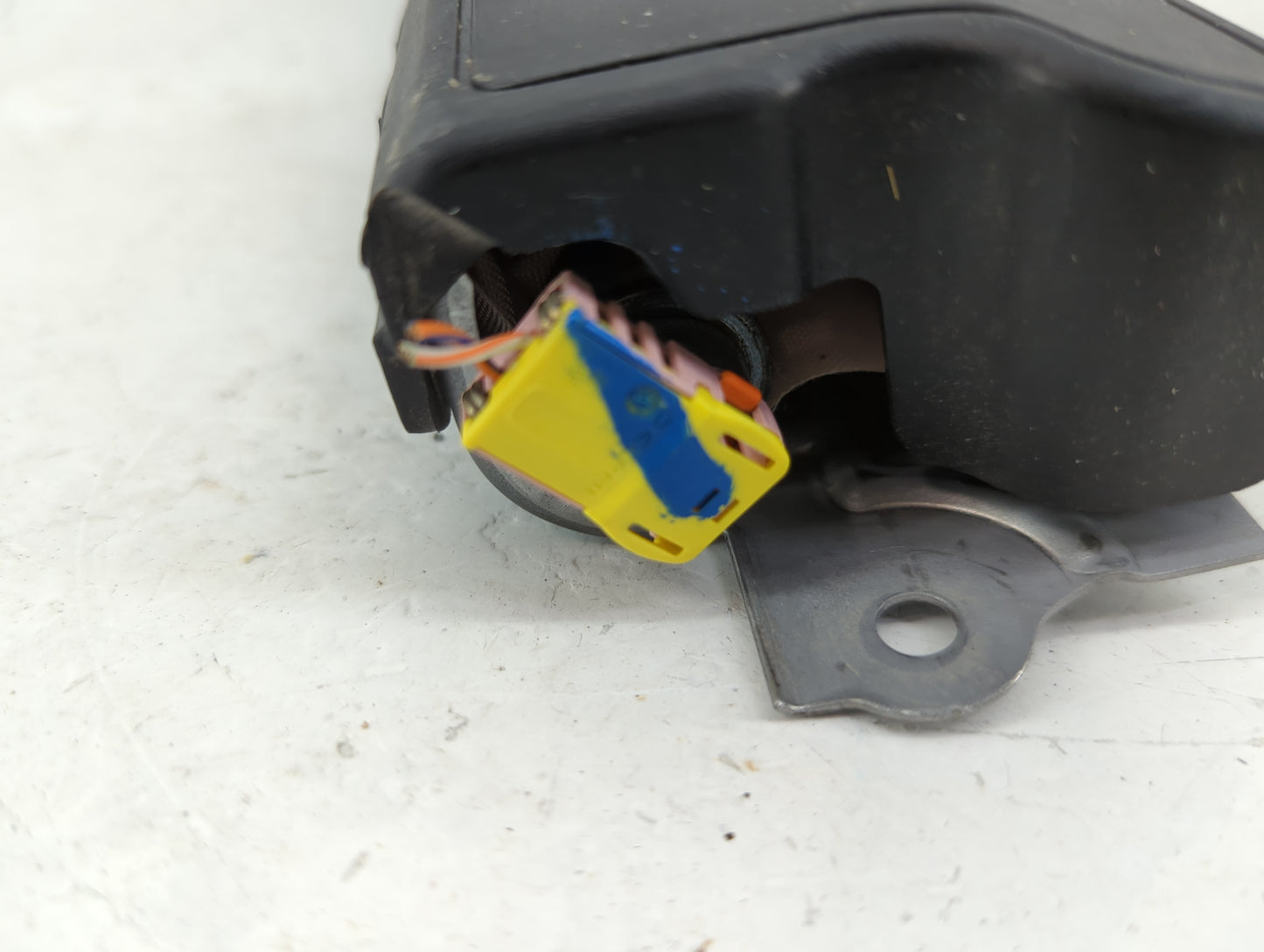 2016-2021 Chevrolet Malibu Air Bag Driver Left Knee OEM P/N:23420287 Fits Fits 2016 2017 2018 2019 2020 2021 OEM Used Auto P