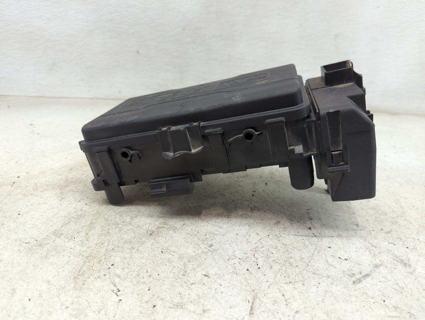 2023 Chevrolet Malibu Fusebox Fuse Box Panel Relay Module P/N:42830287_01 84950507 Fits OEM Used Auto Parts - Oemusedautopar