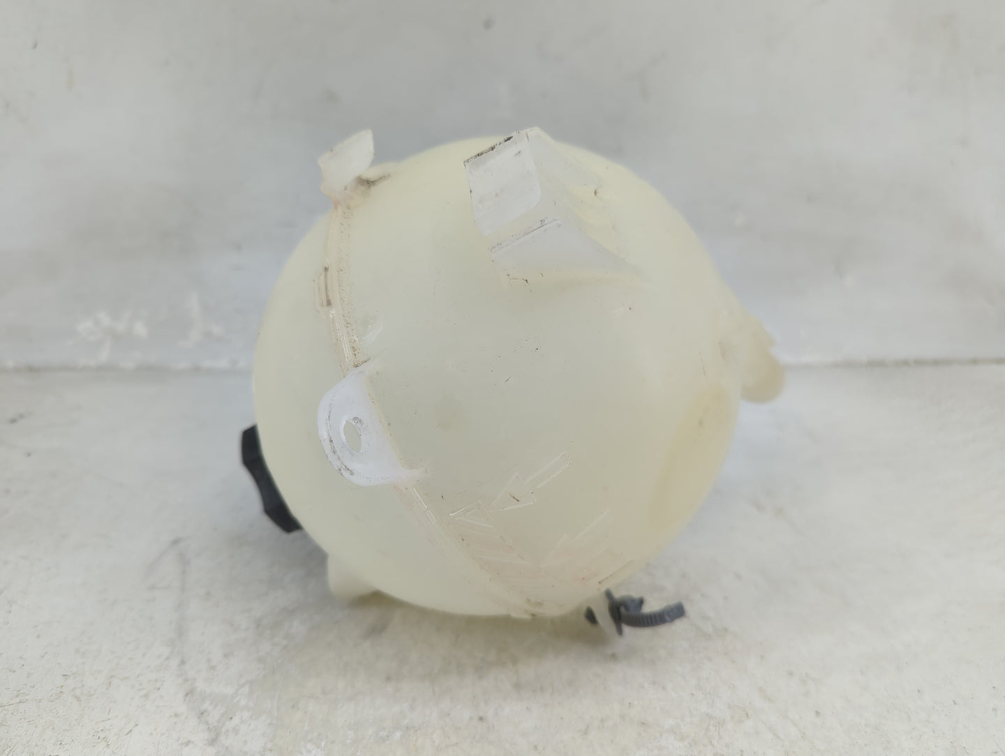 2016 Chevrolet Malibu Radiator Coolant Overflow Expansion Tank Bottle 1465694 - Oemusedautoparts1.com