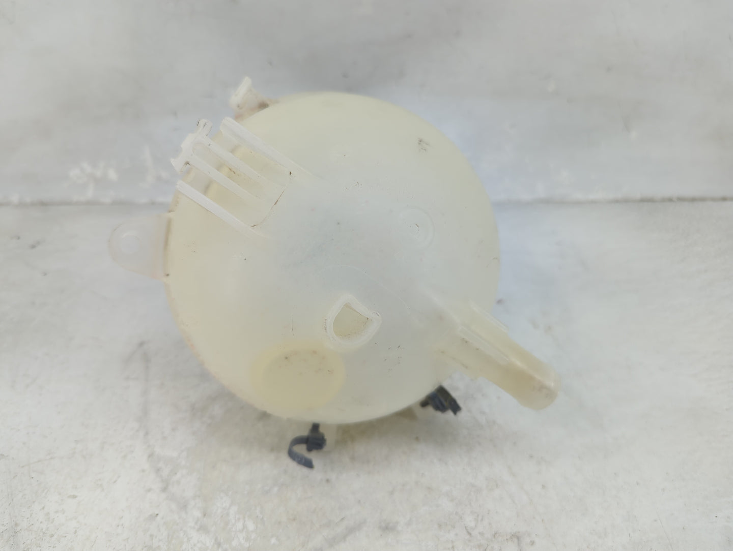 2016 Chevrolet Malibu Radiator Coolant Overflow Expansion Tank Bottle 1465694 - Oemusedautoparts1.com