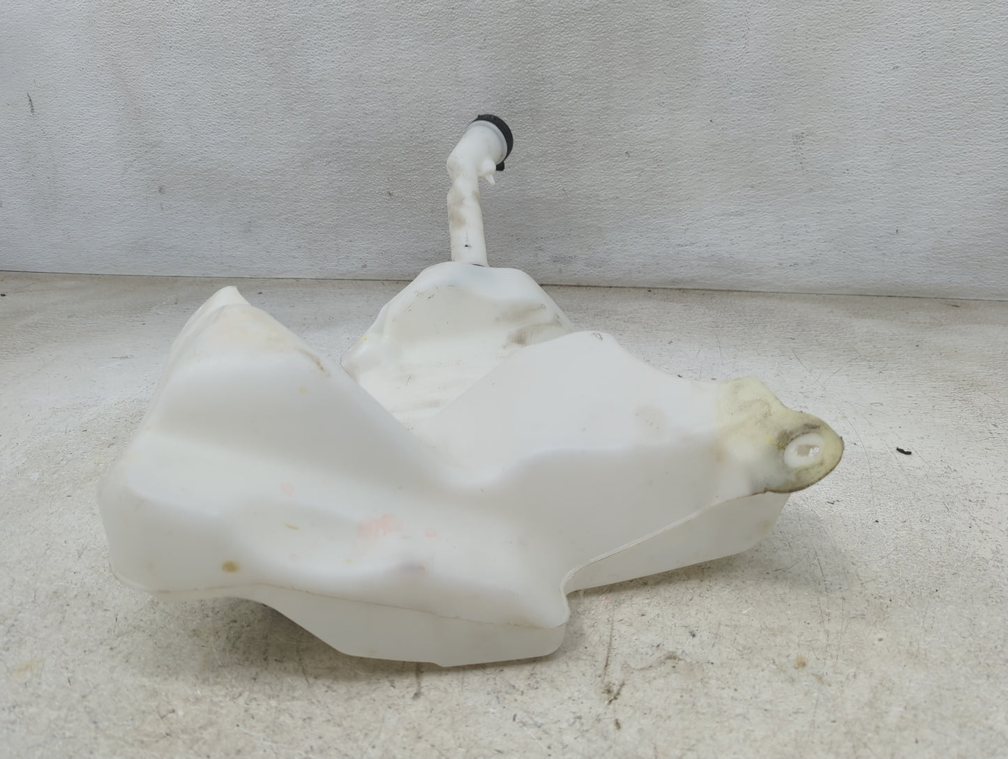 2017-2021 Chevrolet Malibu Windshield Washer Fluid Reservoir Bottle Oem 1465710 - Oemusedautoparts1.com