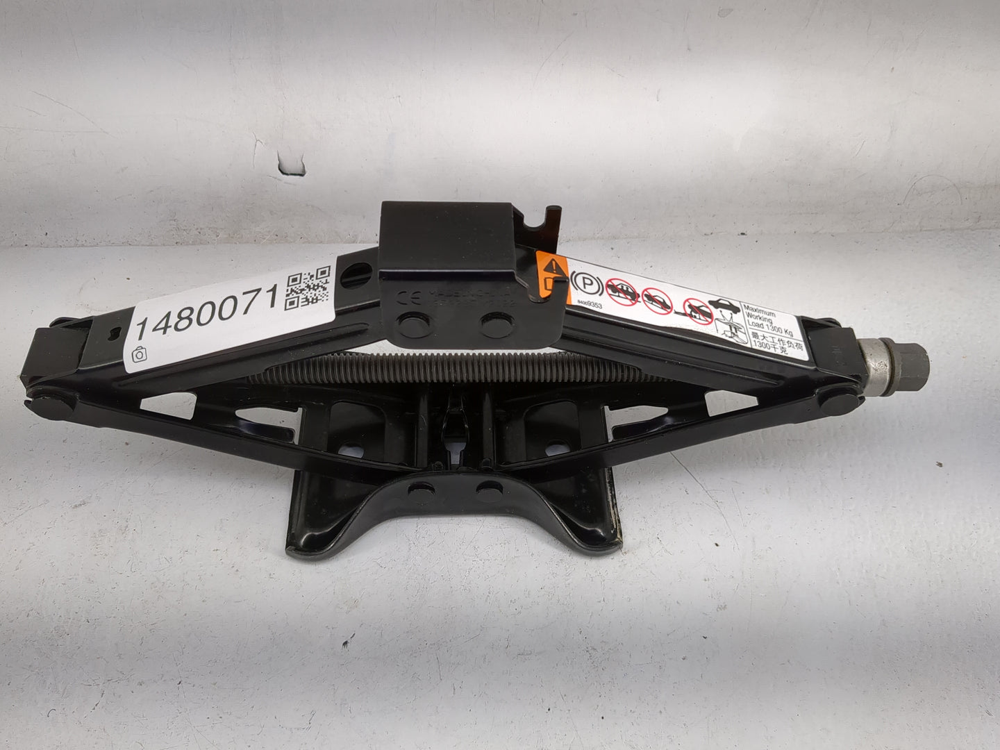 2023 Chevrolet Malibu Spare Scissor Car Jack Black - Oemusedautoparts1.com