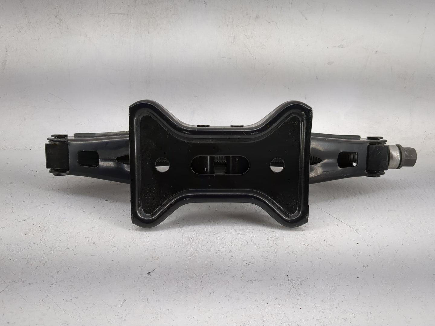 2023 Chevrolet Malibu Spare Scissor Car Jack Black - Oemusedautoparts1.com