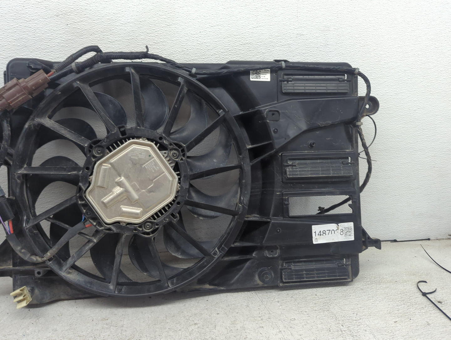 2023 Chevrolet Malibu Electric Radiator Cooling Fan Motor Assembly P/N:84766913 8095500267, 85109578 Fits OEM Used Auto Part