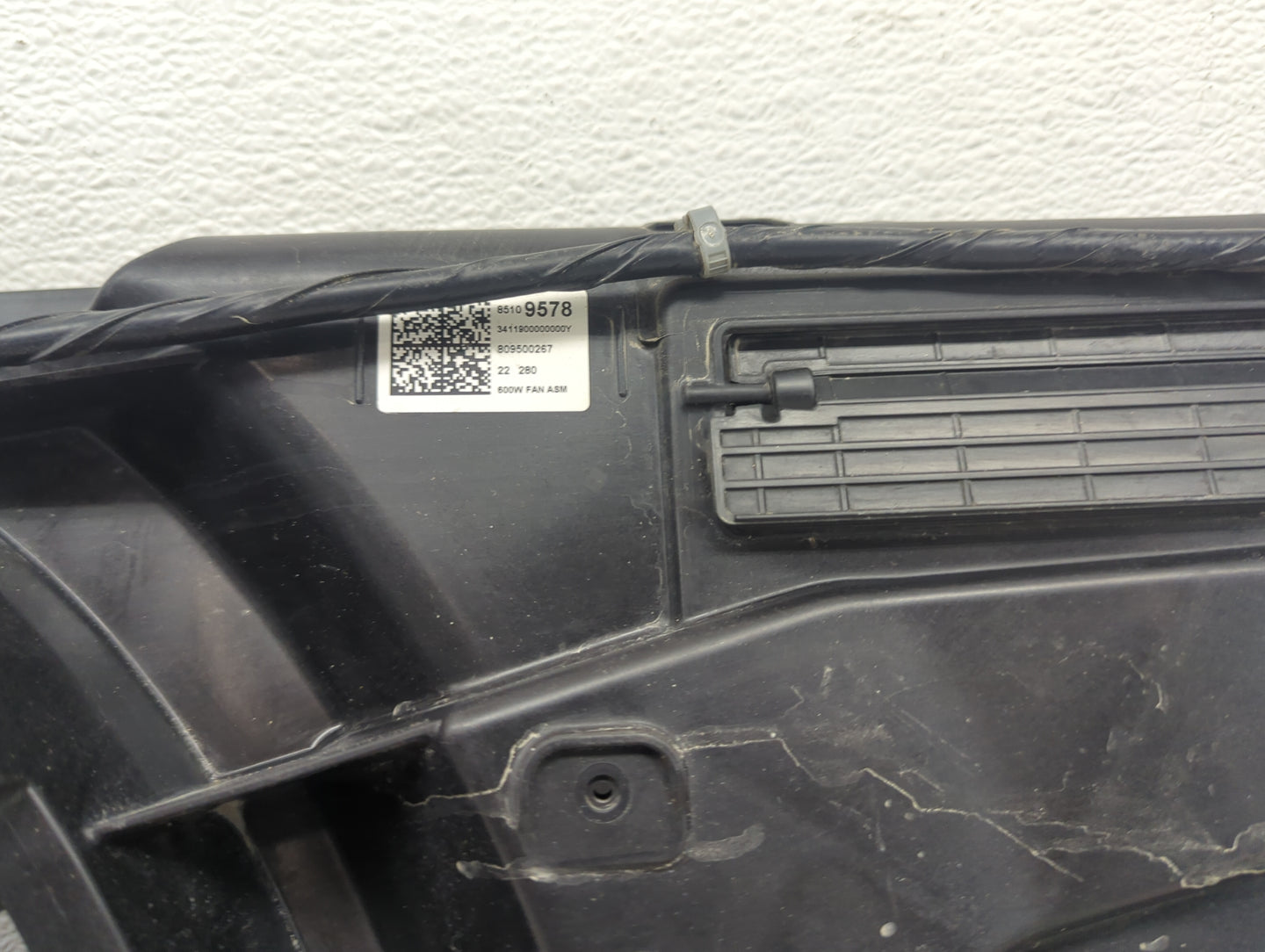 2023 Chevrolet Malibu Electric Radiator Cooling Fan Motor Assembly P/N:84766913 8095500267, 85109578 Fits OEM Used Auto Part
