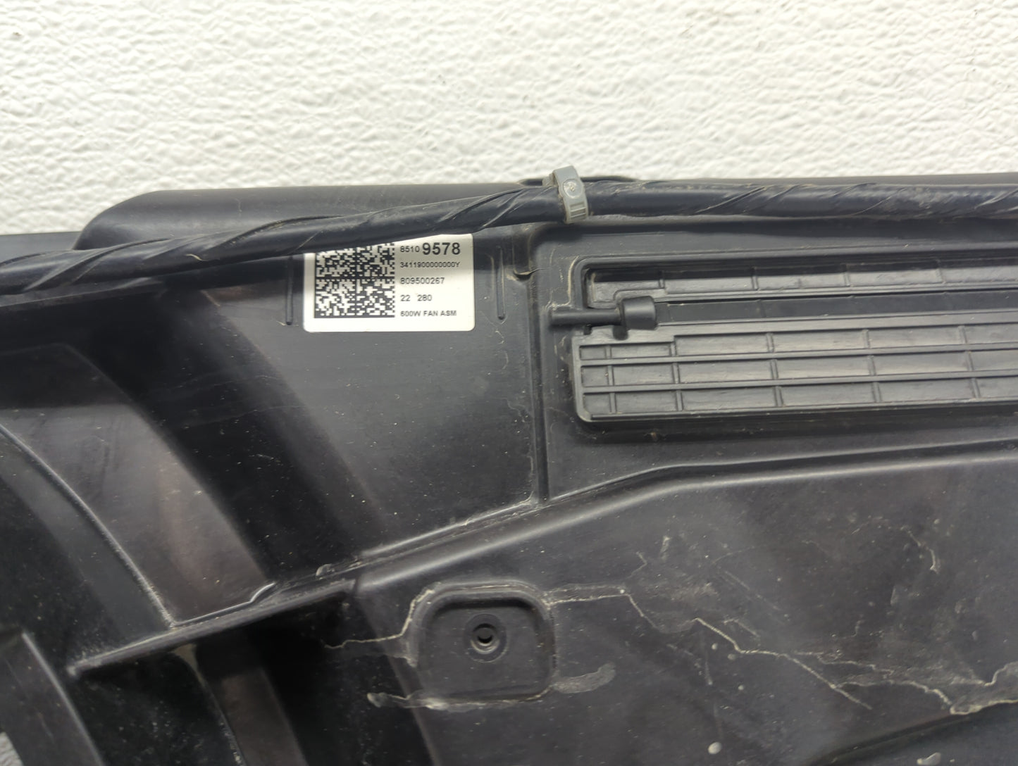 2023 Chevrolet Malibu Electric Radiator Cooling Fan Motor Assembly P/N:84766913 8095500267, 85109578 Fits OEM Used Auto Part