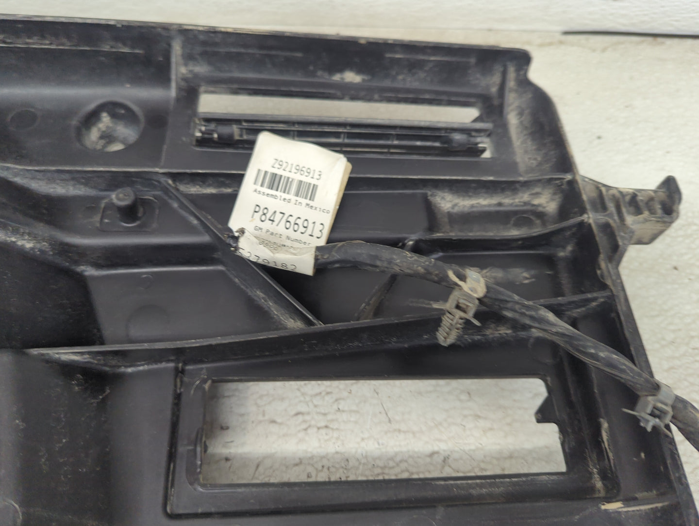 2023 Chevrolet Malibu Electric Radiator Cooling Fan Motor Assembly P/N:84766913 8095500267, 85109578 Fits OEM Used Auto Part