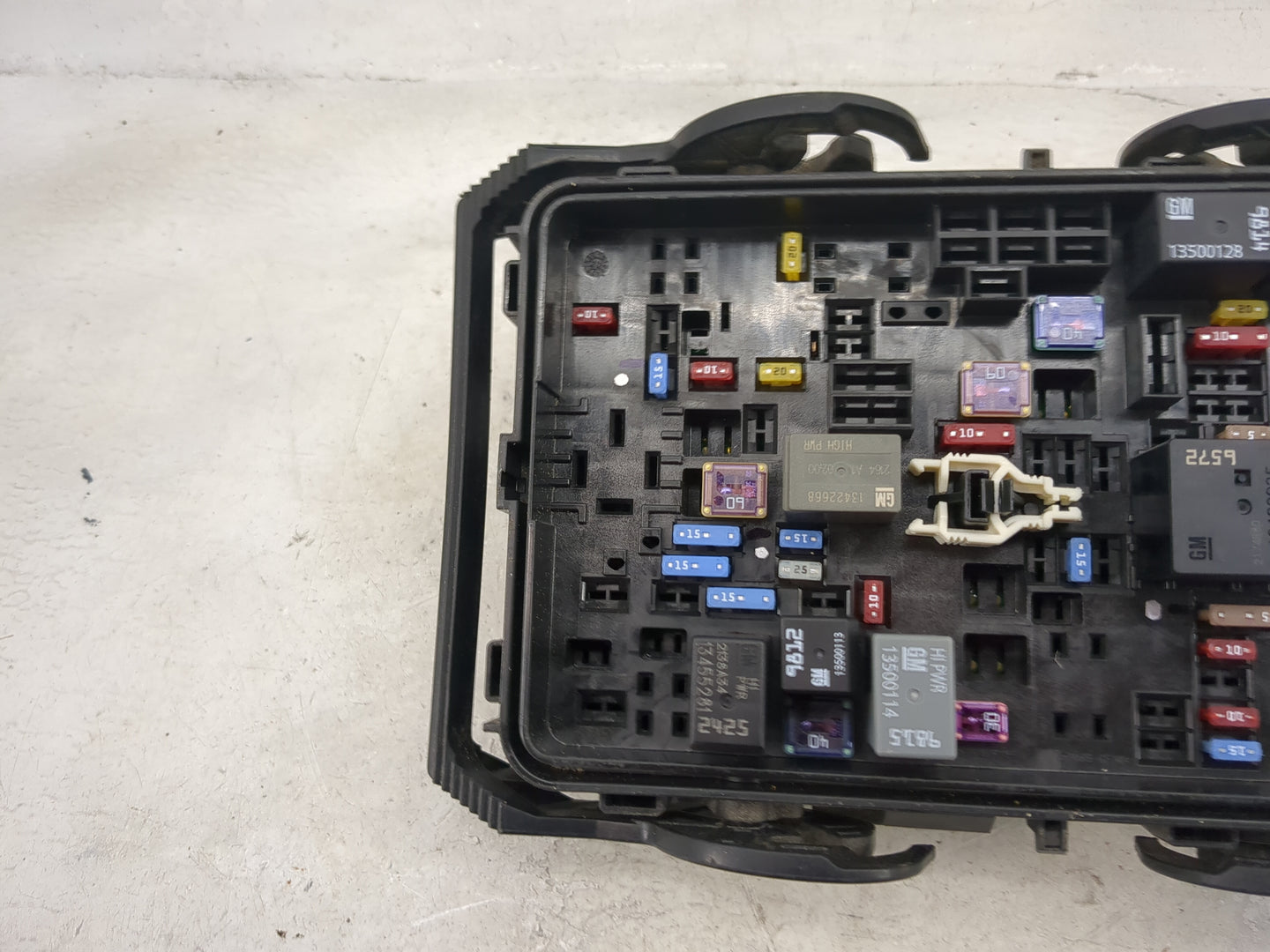 2023 Chevrolet Malibu Fusebox Fuse Box Panel Relay Module P/N:13500128 13468934, 13500114, 13422668, 13468935, 85114017 Fits