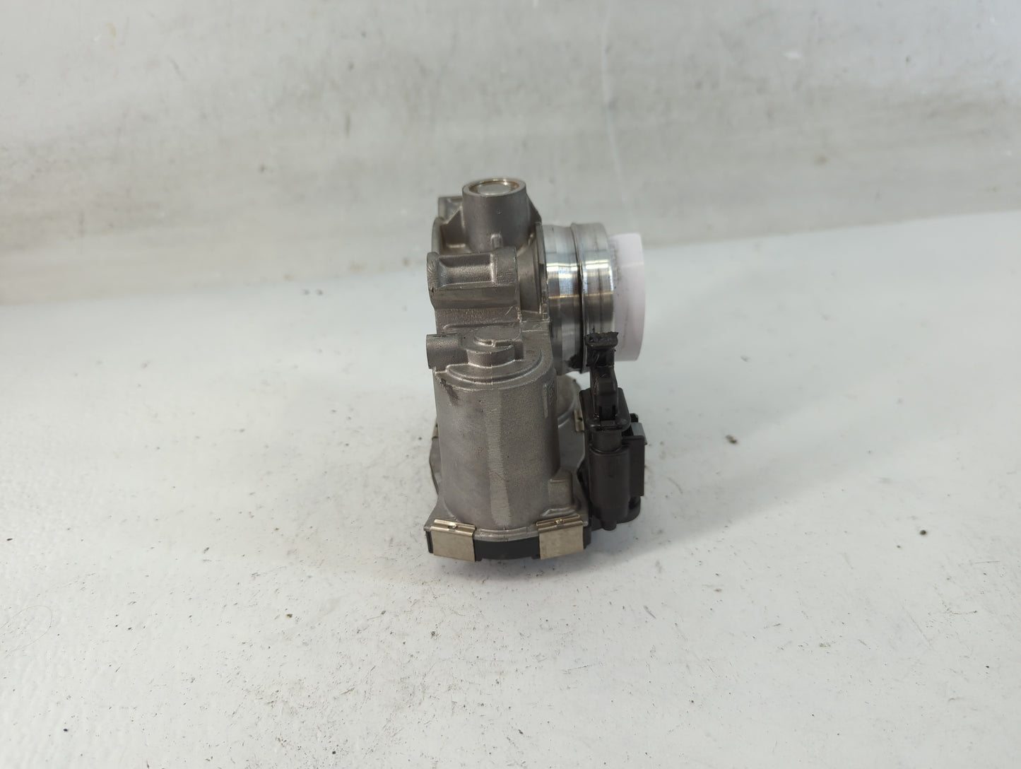 2016-2021 Chevrolet Malibu Throttle Body P/N:12671379AA Fits Fits 2016 2017 2018 2019 2020 2021 2022 OEM Used Auto Parts - O