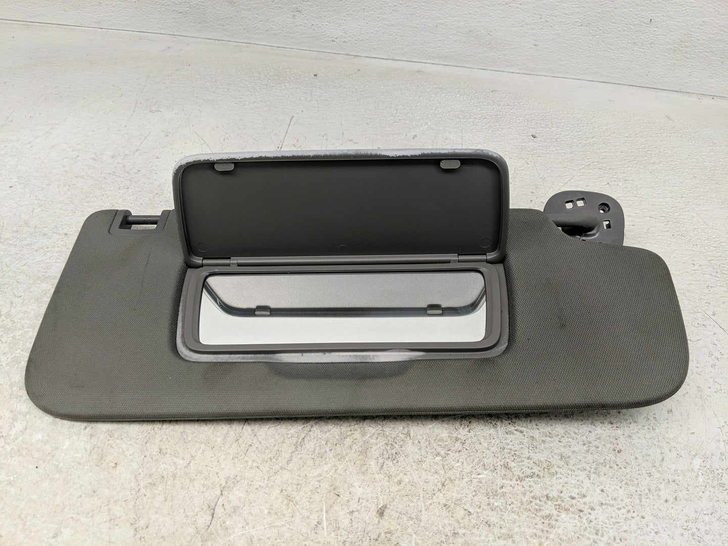 2019-2022 Chevrolet Silverado 1500 Sun Visor Shade Replacement Passenger Right Mirror Fits Fits 2019 2020 2021 2022 OEM Used