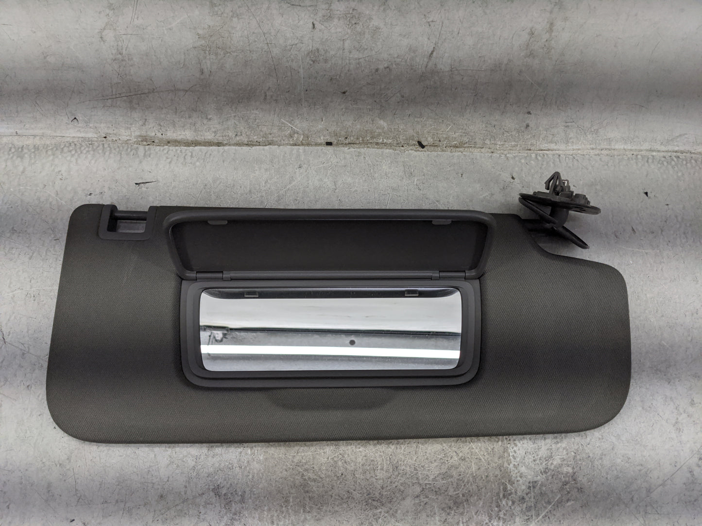 2019-2022 Chevrolet Silverado 1500 Sun Visor Shade Replacement Passenger Right Mirror Fits Fits 2019 2020 2021 2022 OEM Used