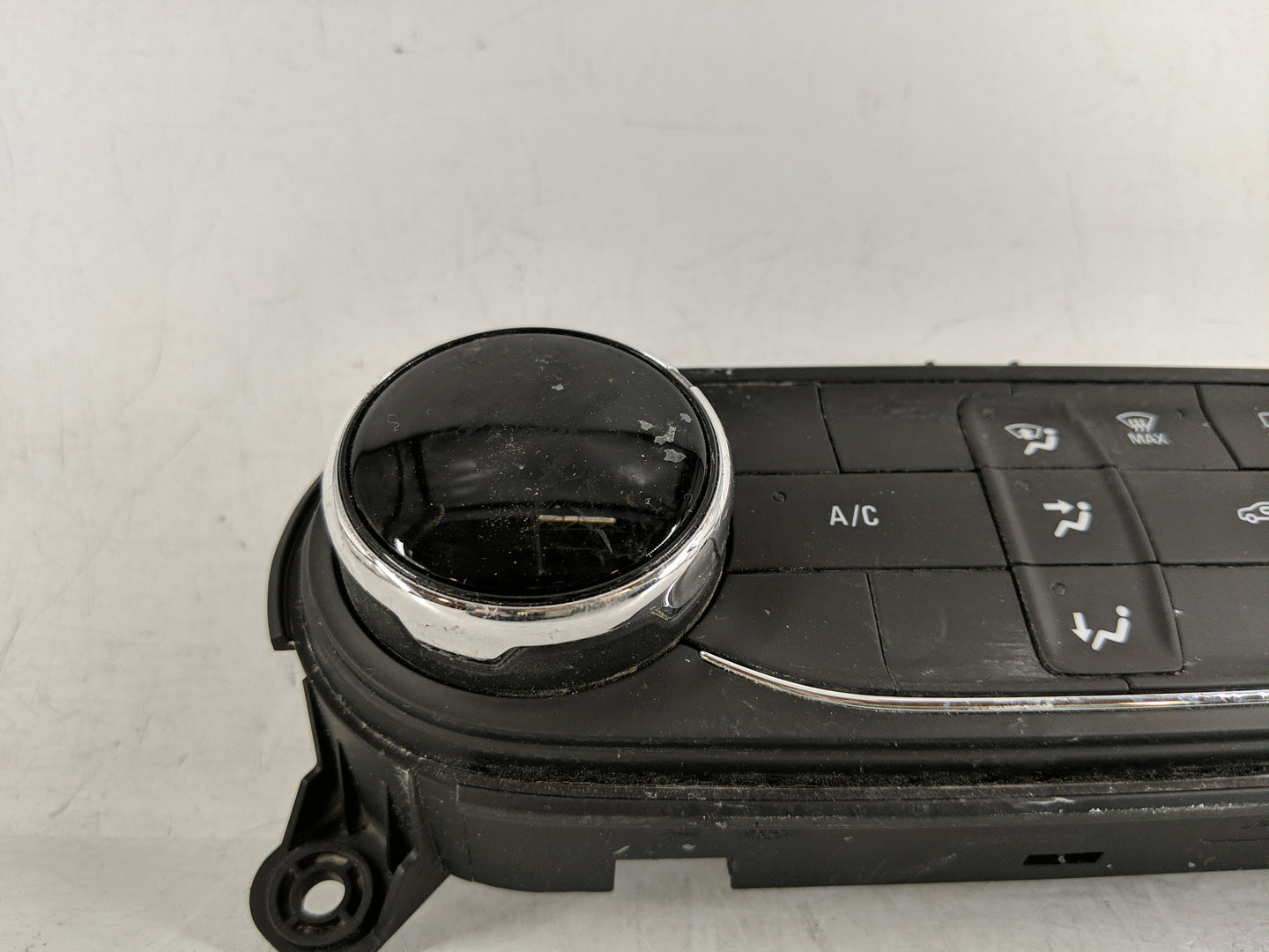 2023 Chevrolet Trailblazer Climate Control Module Temperature AC/Heater Replacement Fits OEM Used Auto Parts - Oemusedautopa