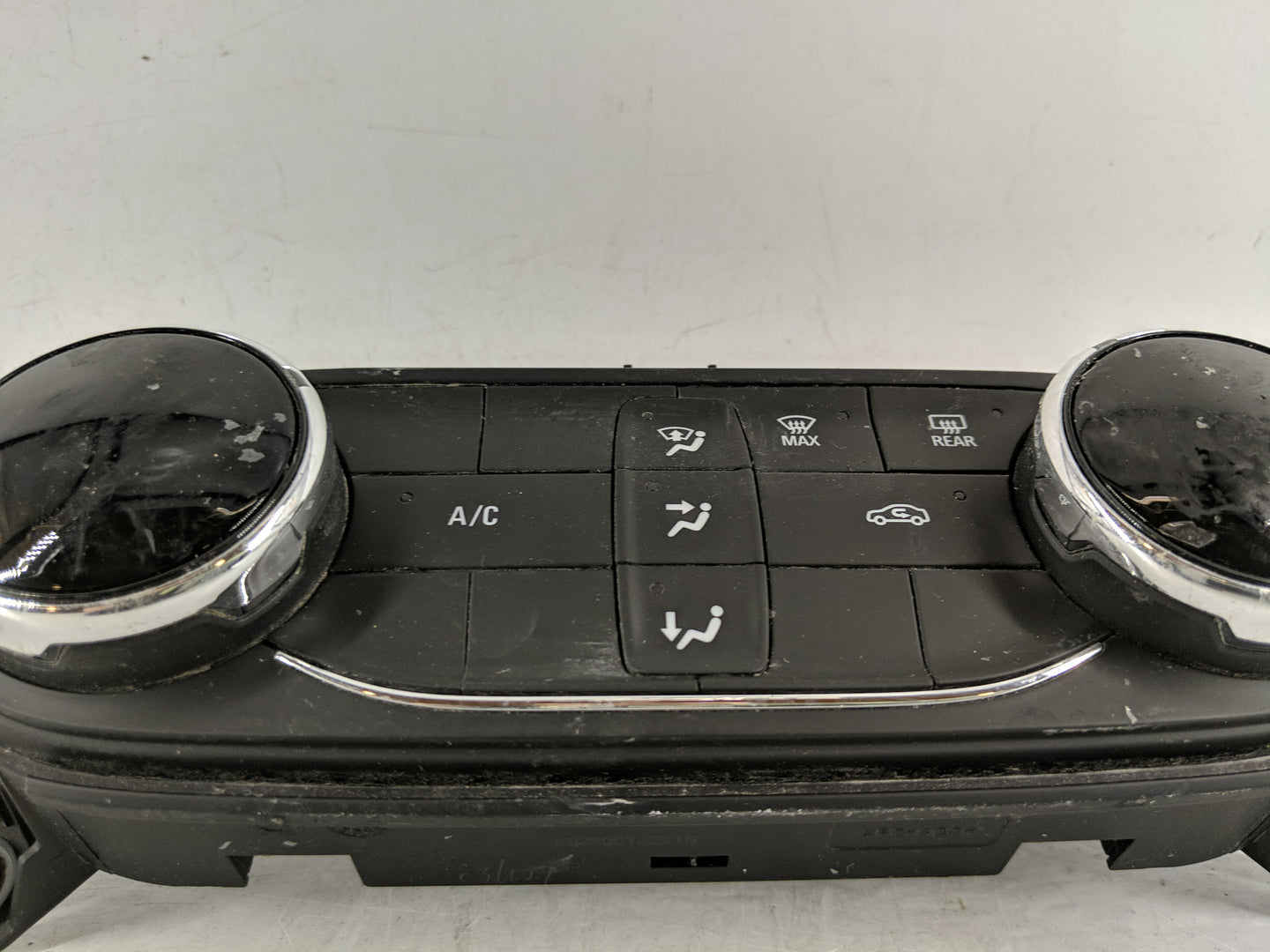 2023 Chevrolet Trailblazer Climate Control Module Temperature AC/Heater Replacement Fits OEM Used Auto Parts - Oemusedautopa