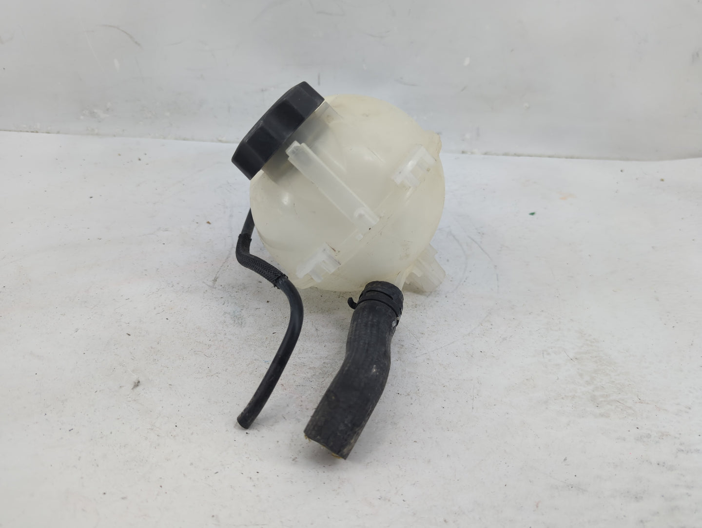 2021 Trailblazer Radiator Coolant Overflow Expansion Tank Bottle - Oemusedautoparts1.com