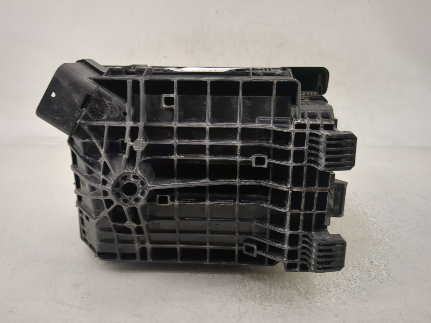2023 Chevrolet Trailblazer Fusebox Fuse Box Panel Relay Module P/N:42823946 Fits OEM Used Auto Parts - Oemusedautoparts1.com