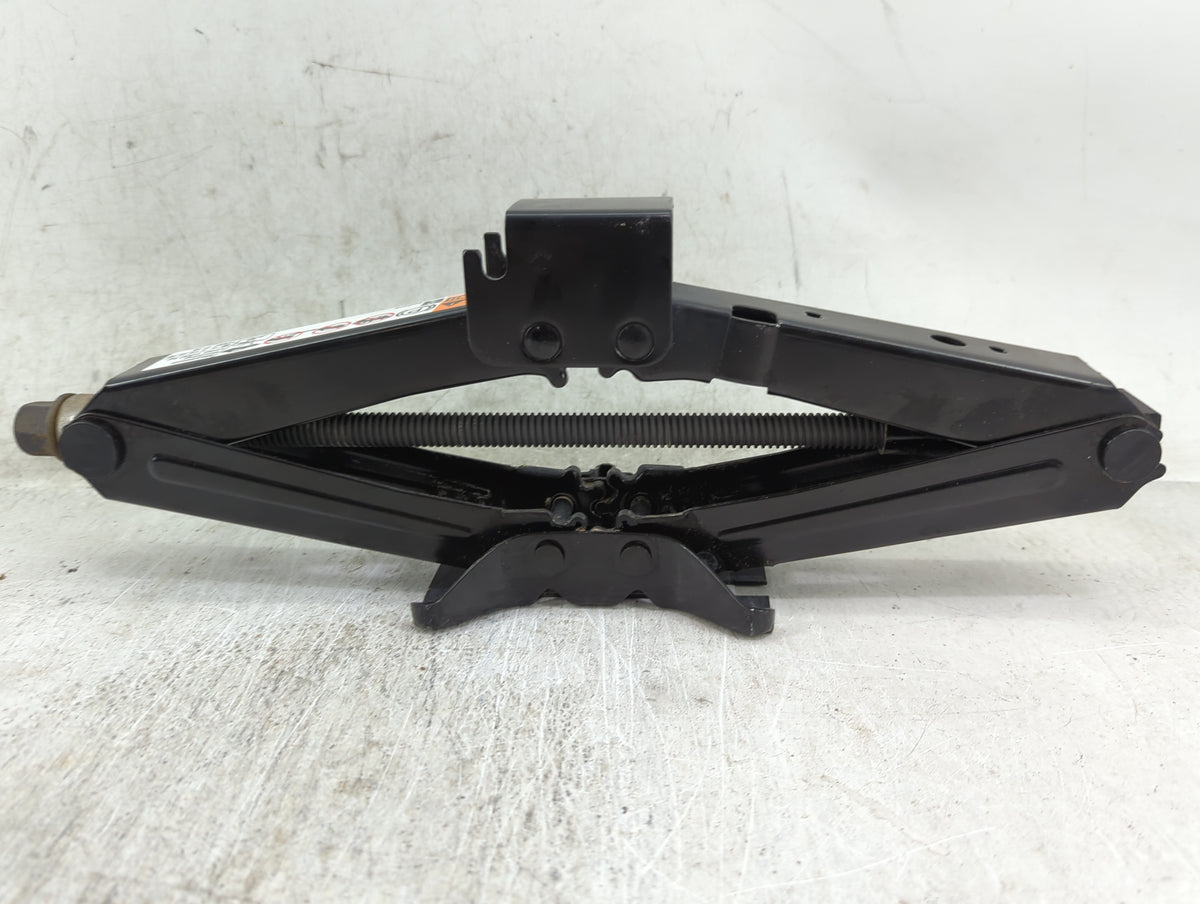 2023 Chevrolet Trailblazer Spare Scissor Car Jack 1429230 - Oemusedautoparts1.com