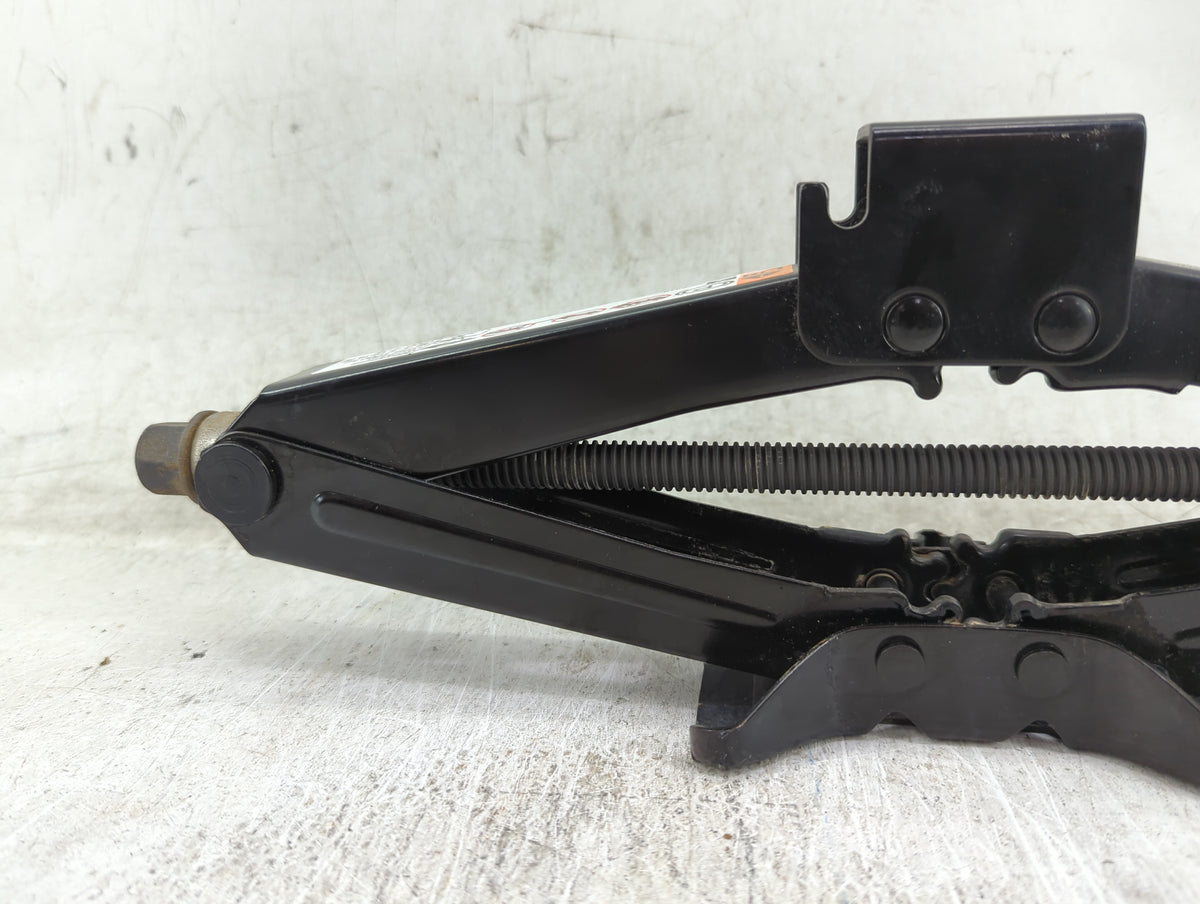 2023 Chevrolet Trailblazer Spare Scissor Car Jack 1429230 - Oemusedautoparts1.com