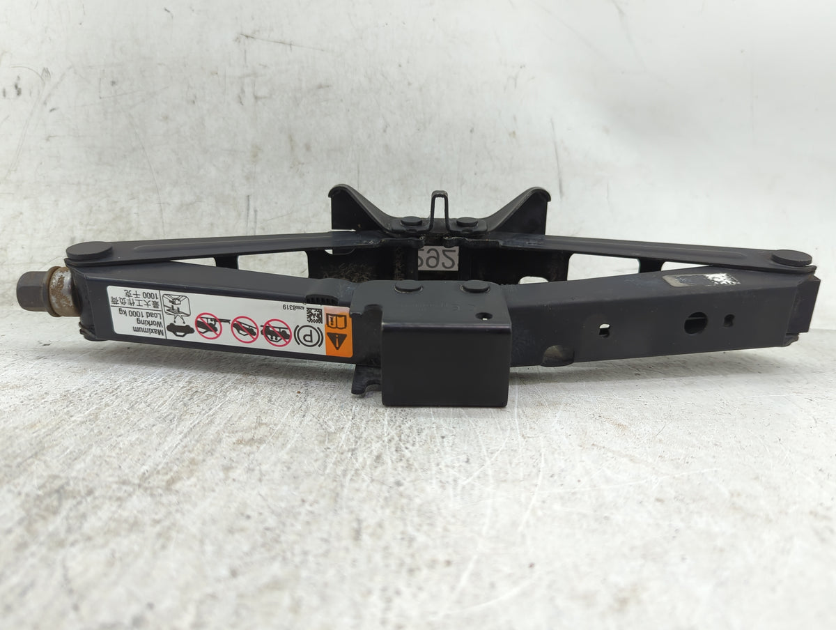 2023 Chevrolet Trailblazer Spare Scissor Car Jack 1429230 - Oemusedautoparts1.com