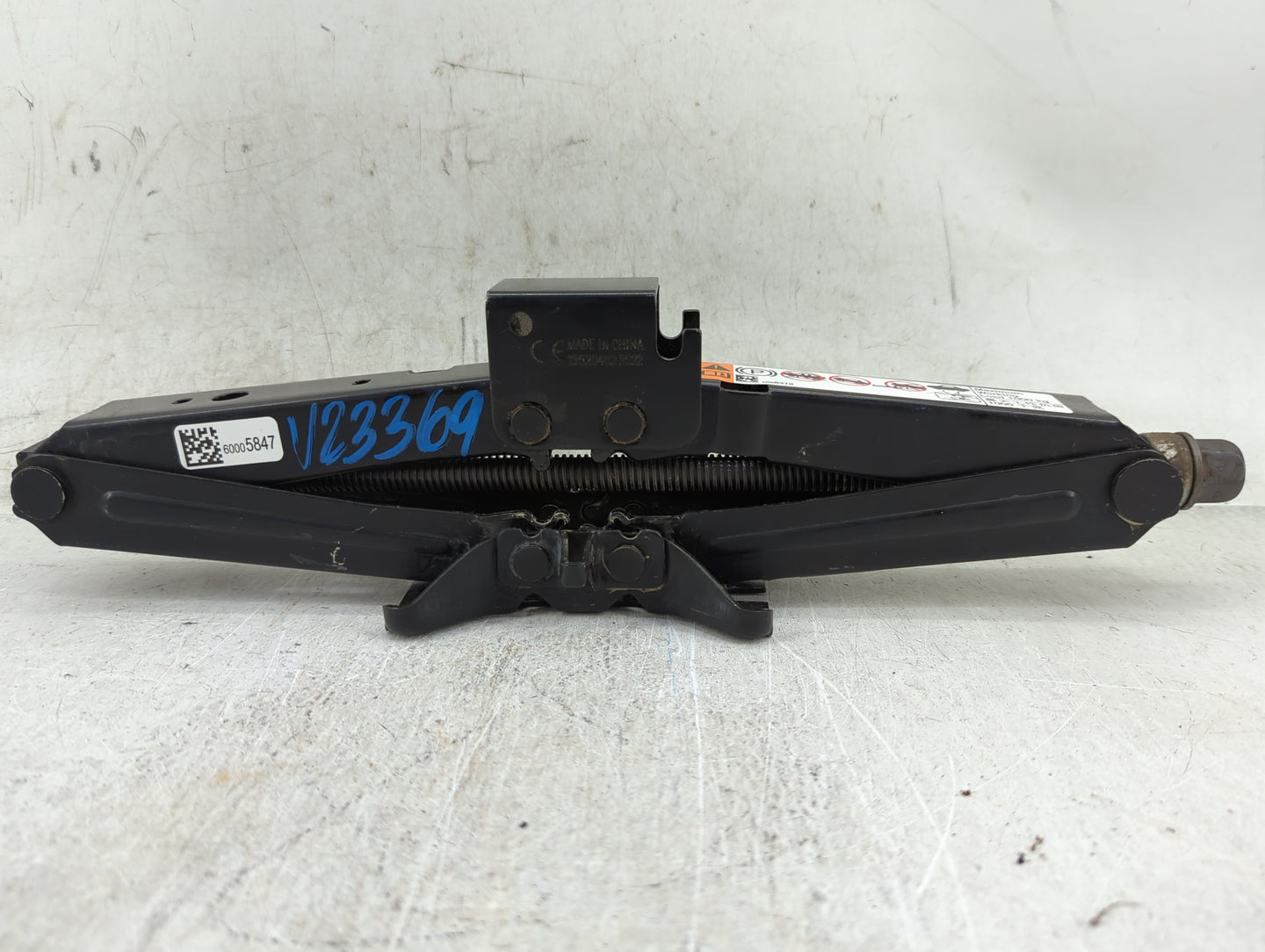 2023 Chevrolet Trailblazer Spare Scissor Car Jack - Oemusedautoparts1.com