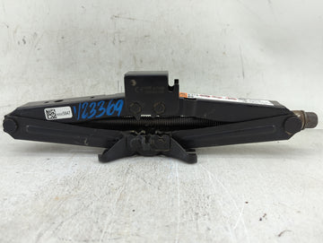 2023 Chevrolet Trailblazer Spare Scissor Car Jack - Oemusedautoparts1.com