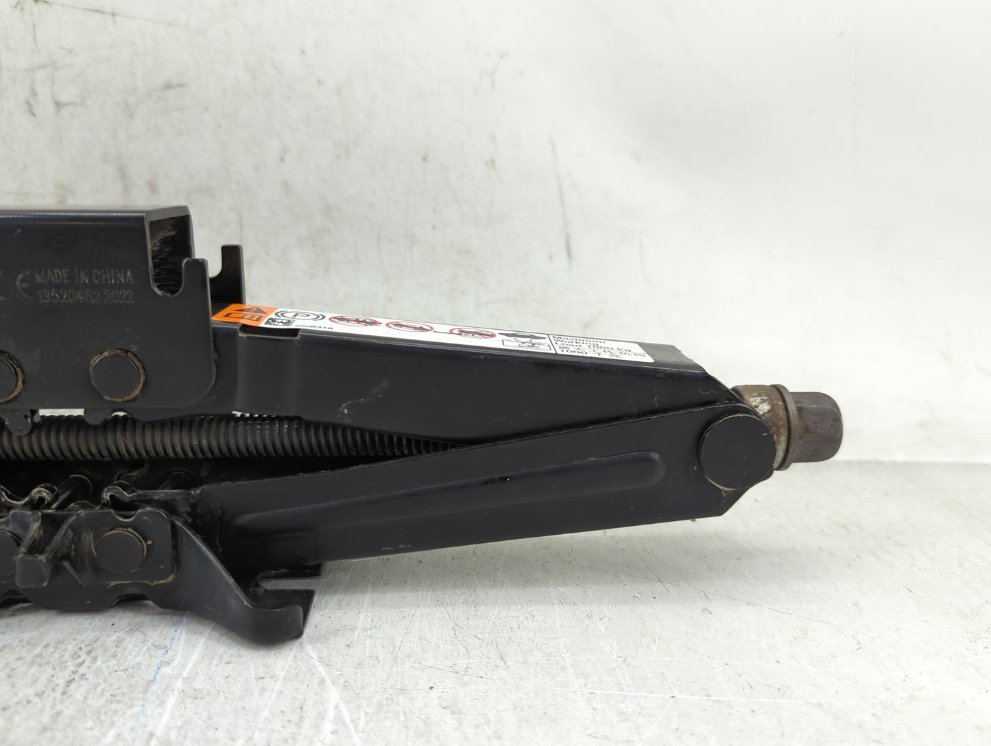 2023 Chevrolet Trailblazer Spare Scissor Car Jack - Oemusedautoparts1.com