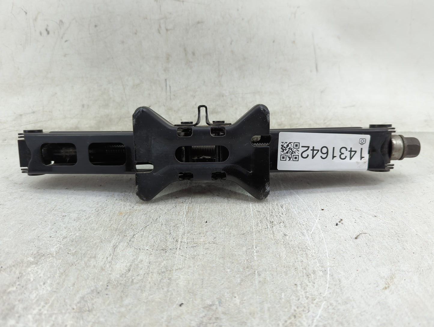 2023 Chevrolet Trailblazer Spare Scissor Car Jack - Oemusedautoparts1.com