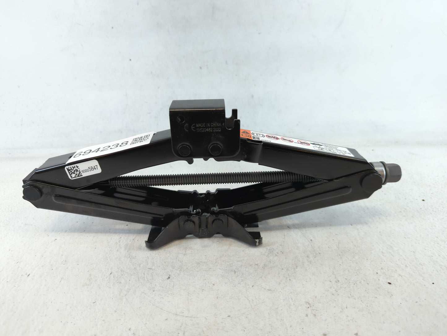 2023 Chevrolet Trailblazer Spare Scissor Car Jack Black - Oemusedautoparts1.com